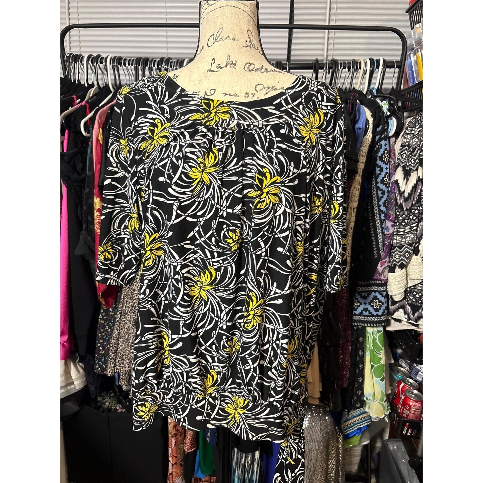 Susan Lawrence Woman 3X Black Yellow Floral Banded Hem Blouse 3/4 Sleeve Top Susan Lawrence Woman 3X Black Yellow Floral Banded Hem Blouse 3/4 Sleeve Top