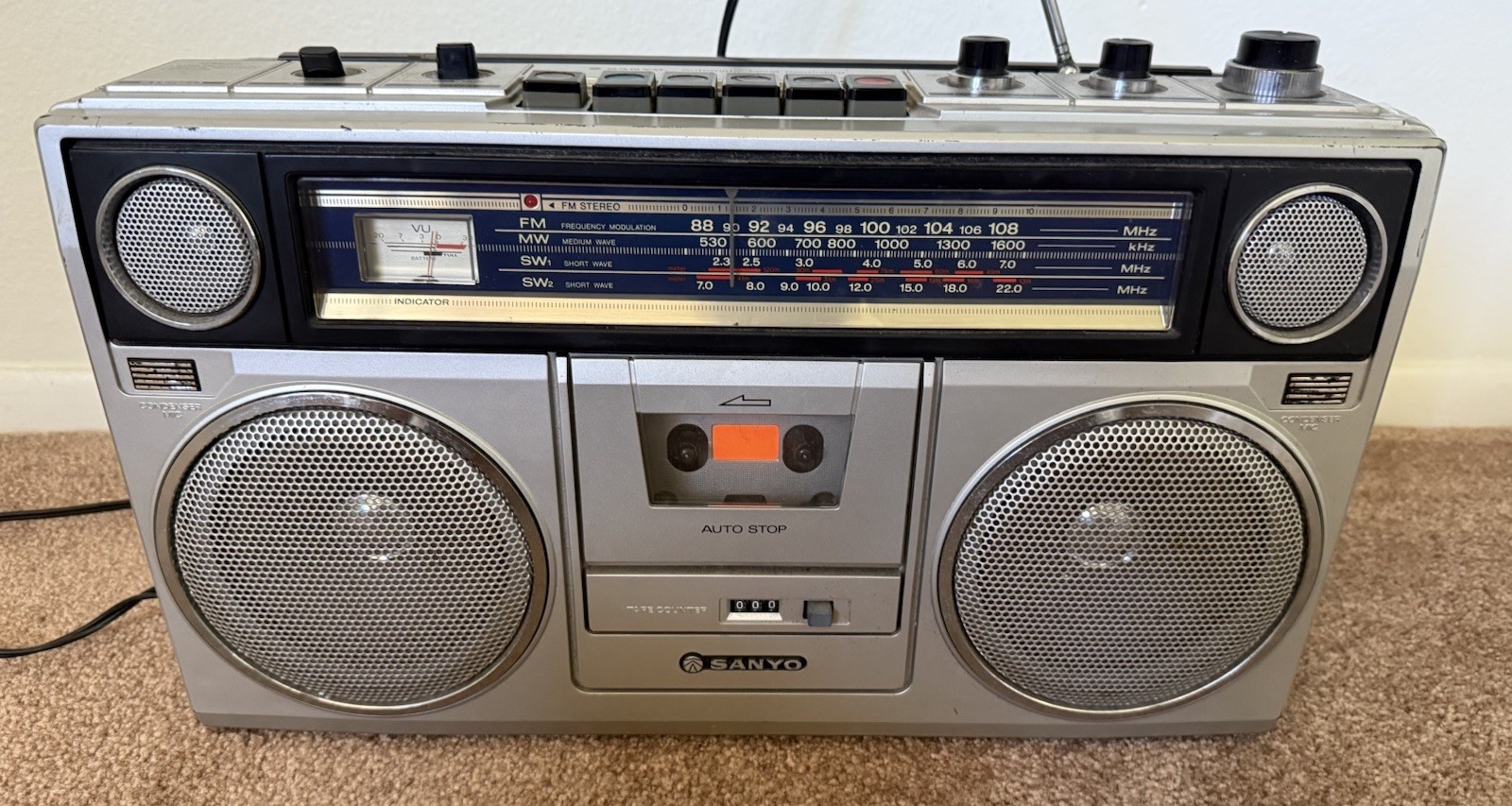 Vintage Sanyo M9940K Boombox AM/FM Radio Cassette Recorder .. Read Vintage Sanyo M9940K Boombox AM/FM Radio Cassette Recorder .. Read