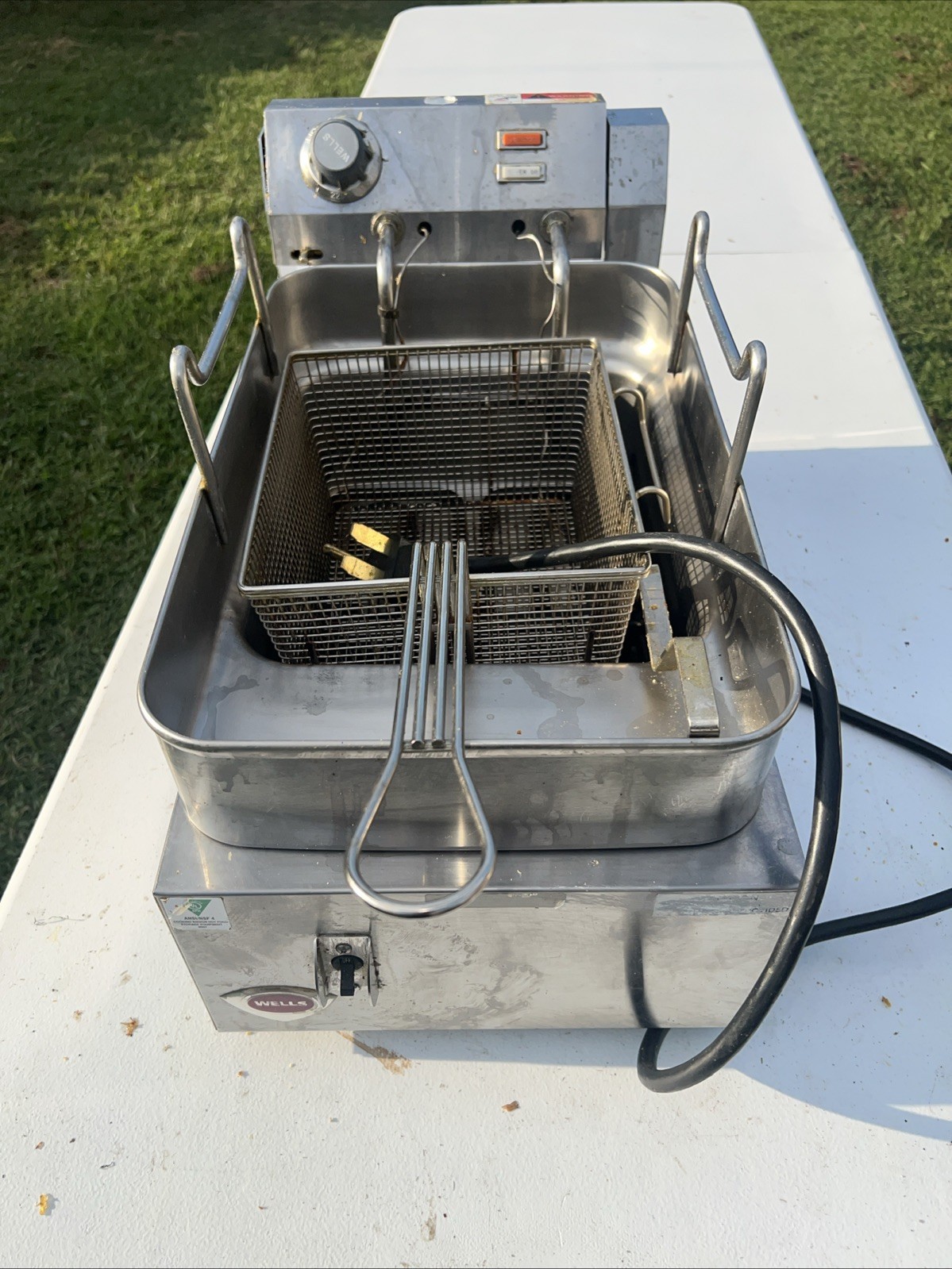 Wells 5E-F15CY 15 lb. Electric Countertop Fryer - 208-240V, 4319/5750W AF Wells 5E-F15CY 15 lb. Electric Countertop Fryer - 208-240V, 4319/5750W AF