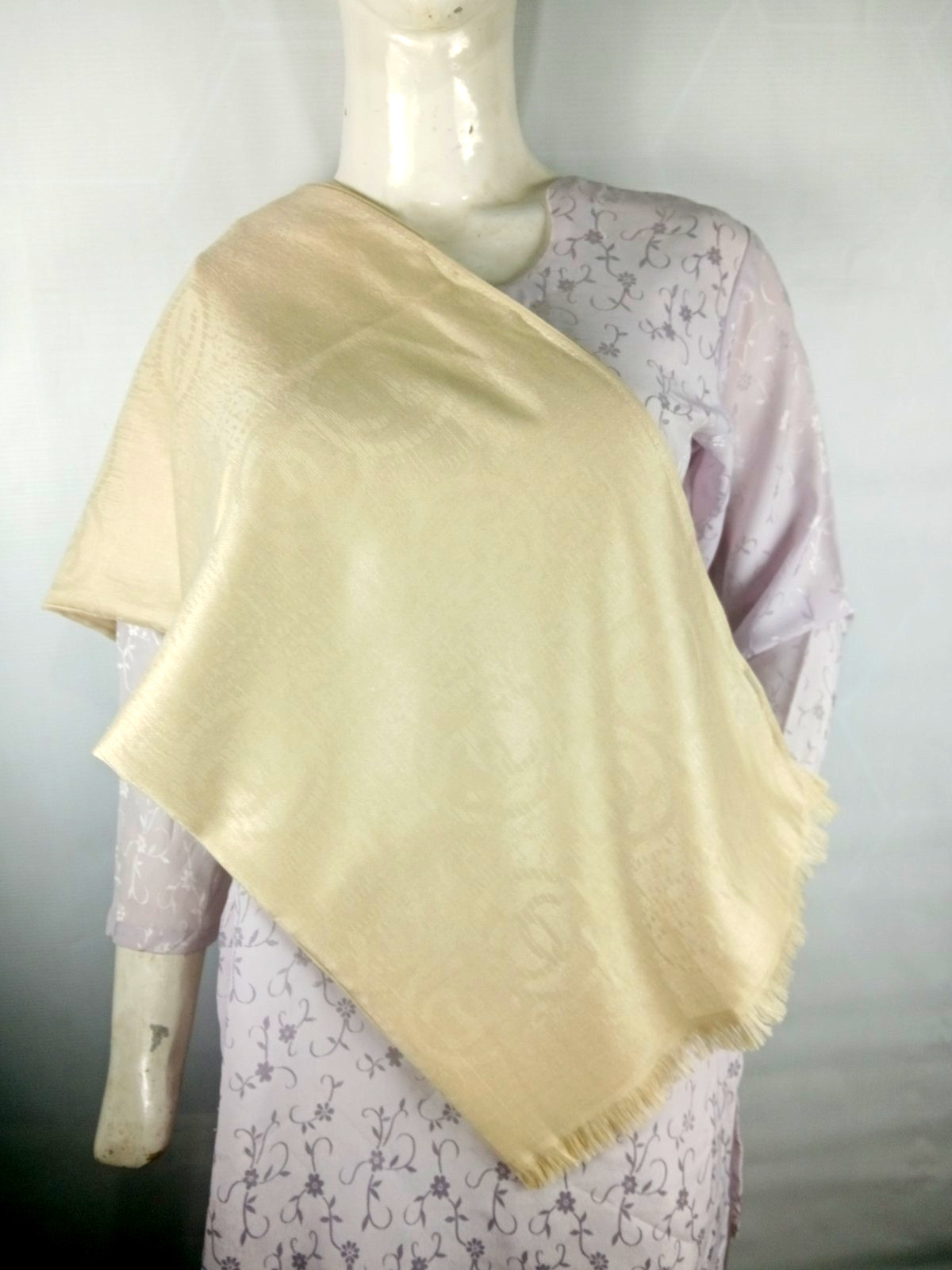 Authentic Chanel Scarf Shawl Stole Wrap 65% Cashmere 35% Silk  Beige Used