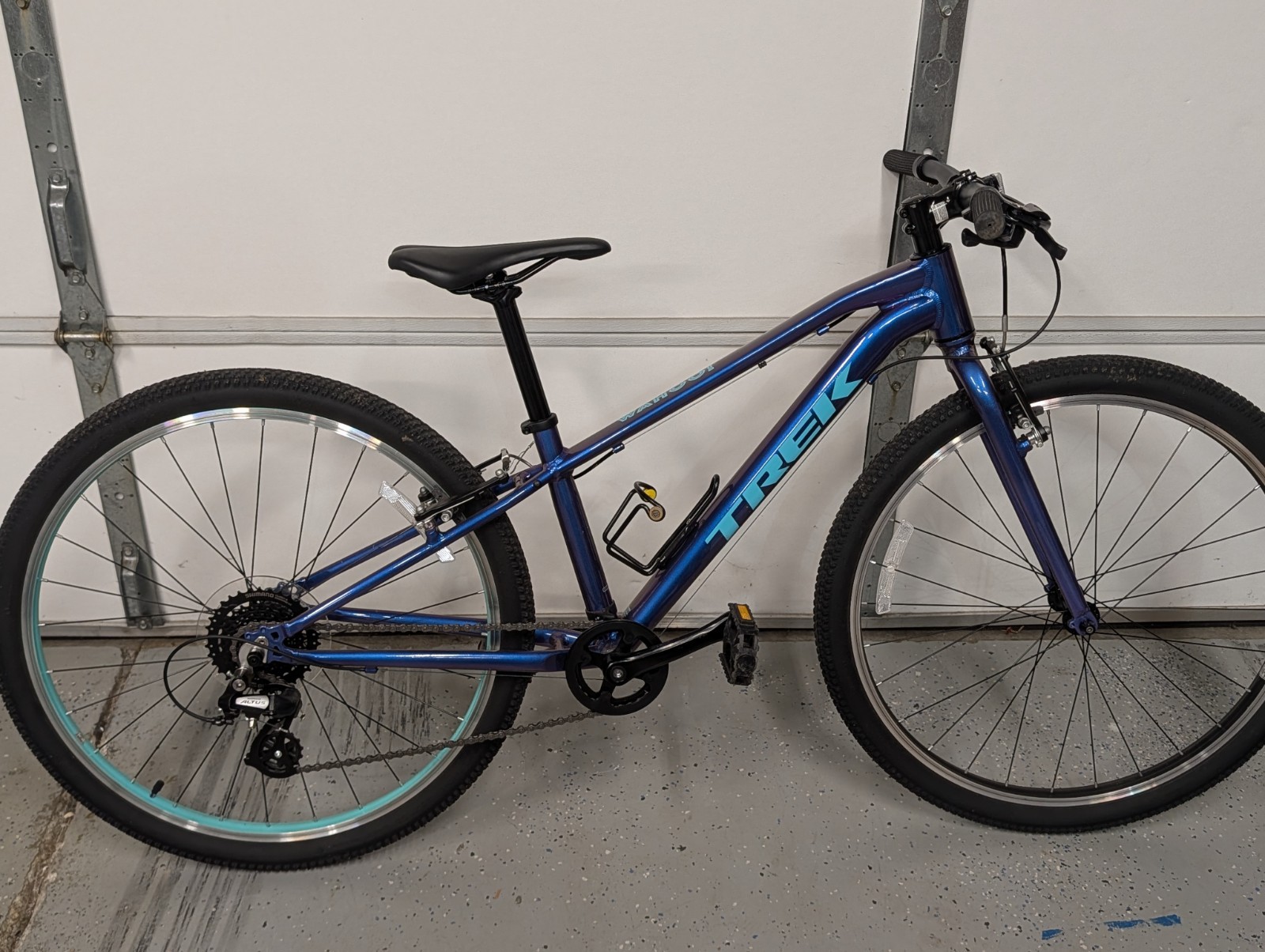 Trek Wahoo Youth Mountain Bike Purple Blue Shimano Altus MTB Bicycle