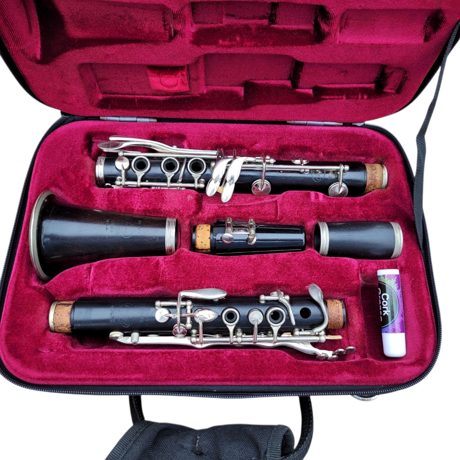 Selmer Signet 100 Wood Clarinet with Mouthpiece and Case