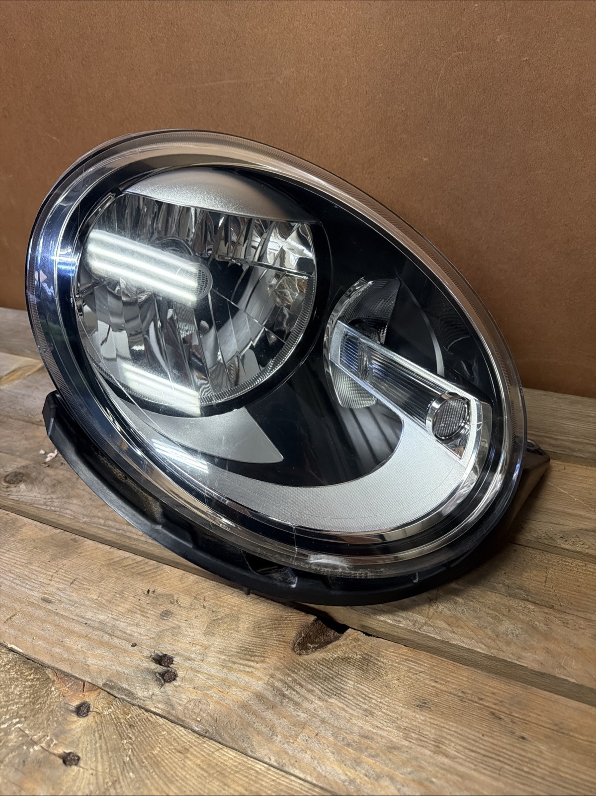2012-2019 Volkswagen Beetle Right Passenger Halogen Headlight OEM Hella Clear 2012-2019 Volkswagen Beetle Right Passenger Halogen Headlight OEM Hella Clear