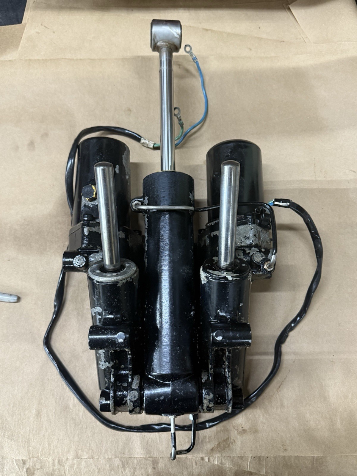 OEM YAMAHA / MERCURY POWER TRIM & TILT UNIT ( FOR PARTS ) PN# 69J-43800-01-4D
