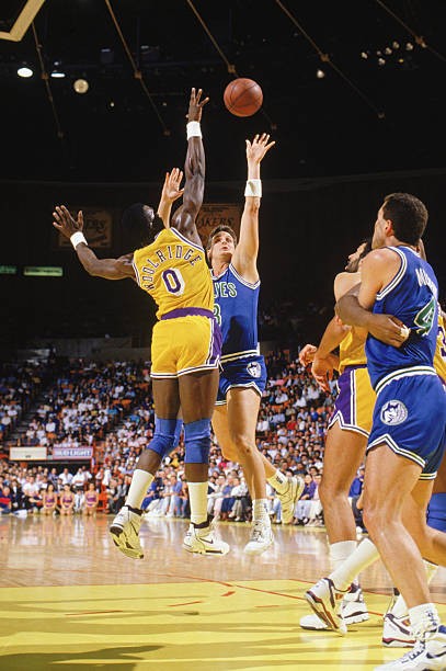Scott Roth Minnesota Timberwolves shoots over Orlando Wooldridge L- Old Photo