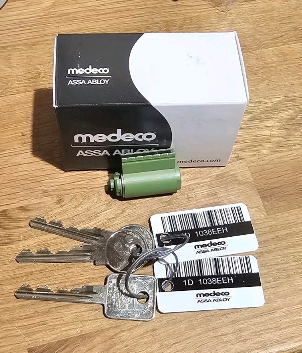 Medeco Rim Cylinder High Security Lock 3 keys and 2 cards Medeco Rim Cylinder High Security Lock 3 keys and 2 cards