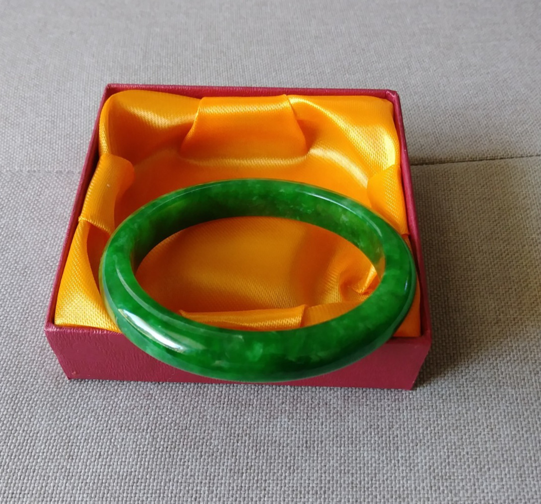 genuine imperial green jade jadeite bangle 59mm/7.25in/47.0g genuine imperial green jade jadeite bangle 59mm/7.25in/47.0g