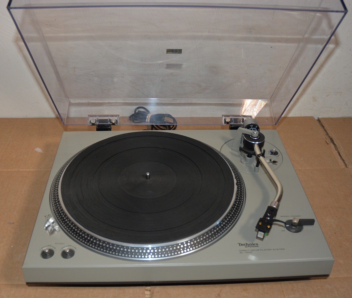 Technics SL-1500 Turntable Working Record Player Technics SL-1500 Turntable Working Record Player
