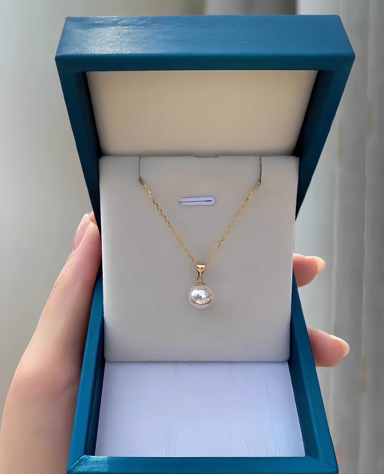 9-10mm Round Akoya Pearl Pendant Mikimoto Style 18k Gold Clasp 9-10mm Round Akoya Pearl Pendant Mikimoto Style 18k Gold Clasp