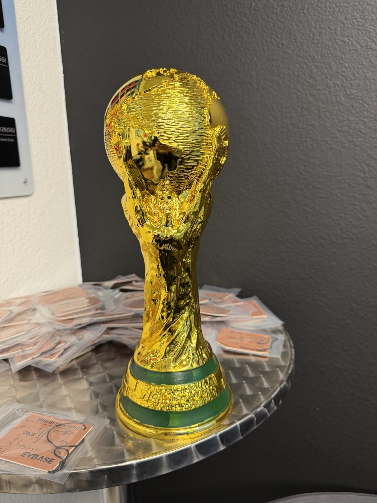 Replica of the World Cup Trophy, 8 lb, 14.2 in (resin and gold-plated) Replica of the World Cup Trophy, 8 lb, 14.2 in (resin and gold-plated)