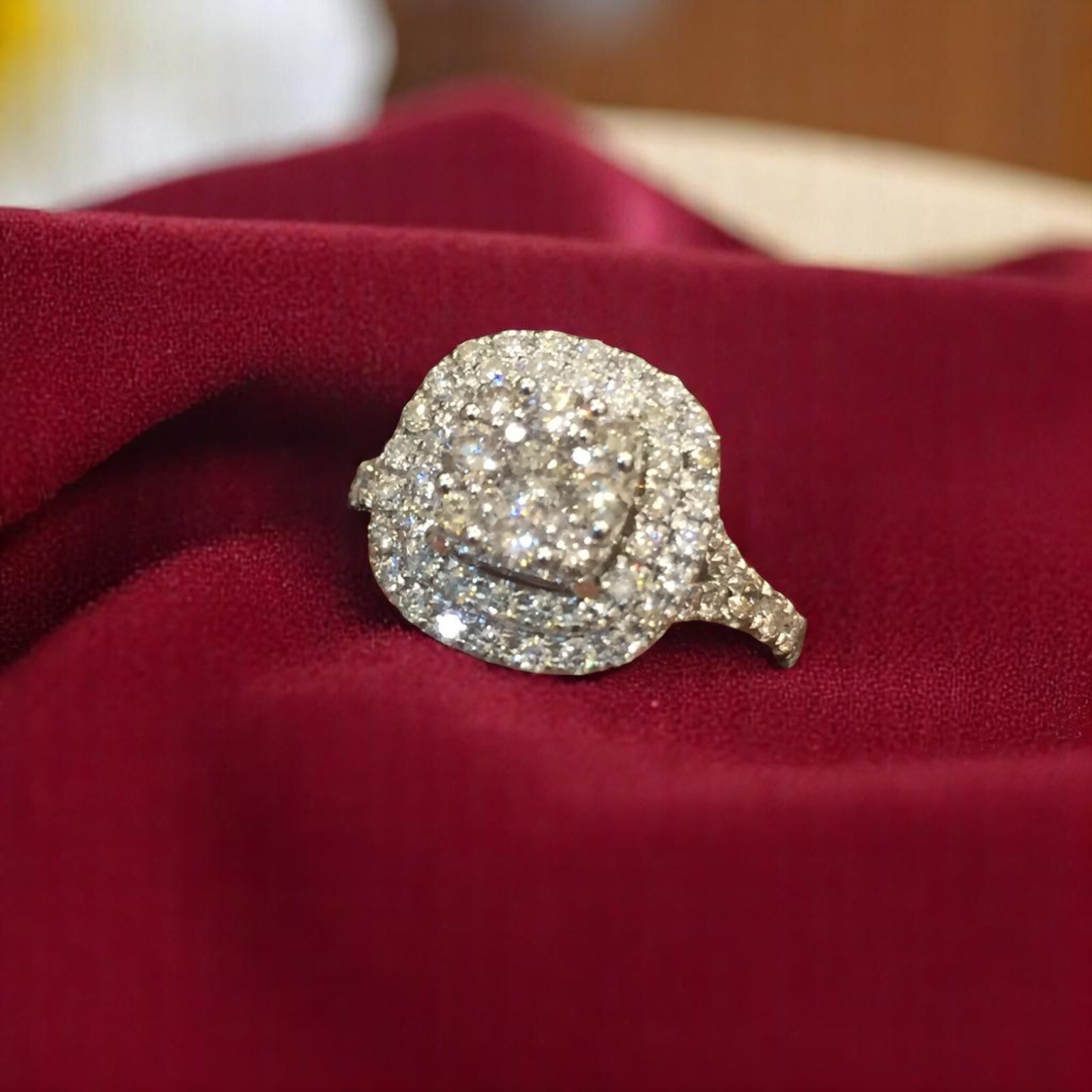 Stunning 1.45 Carats Round Brilliant Cut Halo Diamonds Engagement Ring 18K Gold