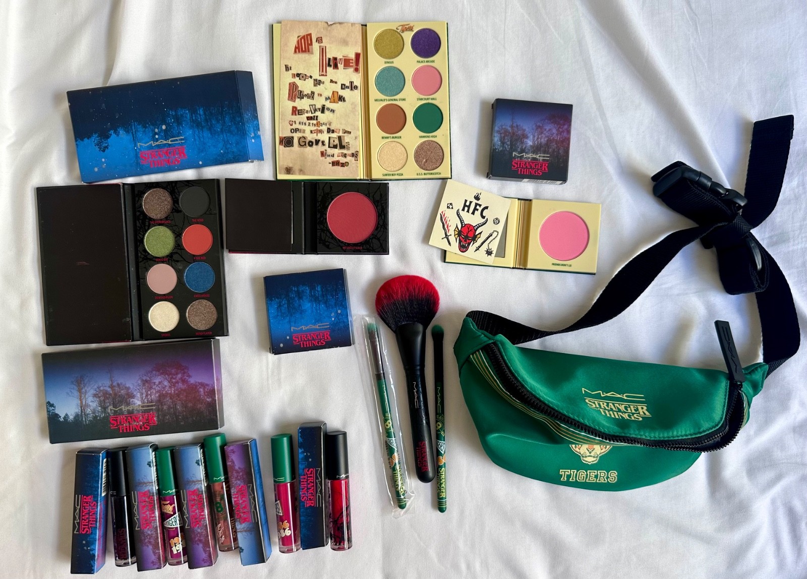 MAC x Stranger Things 13 Pc Makeup Collection Palettes Lipglass Brushes Bag