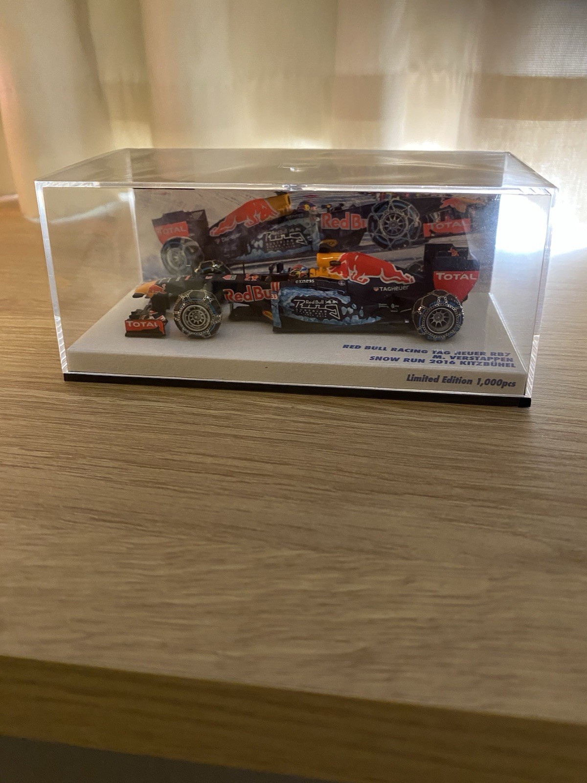 Minichamps 1/43 Red Bull Racing RB7 Max Verstappen Kitzbühel Snow Demo Run 2016 Minichamps 1/43 Red Bull Racing RB7 Max Verstappen Kitzbühel Snow Demo Run 2016