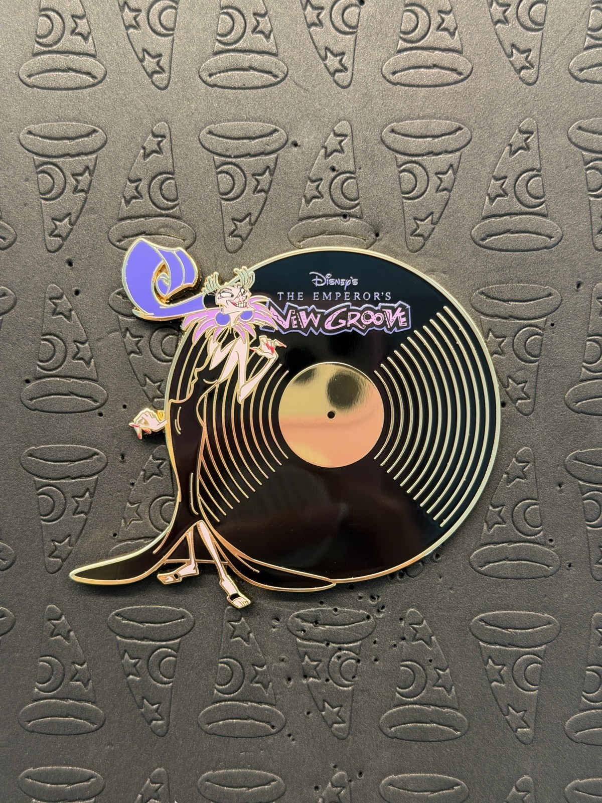Disney PALM Villains Vinyl Records Jumbo Pin Yzma Emperor’s New Groove LE 500 Disney PALM Villains Vinyl Records Jumbo Pin Yzma Emperor’s New Groove LE 500