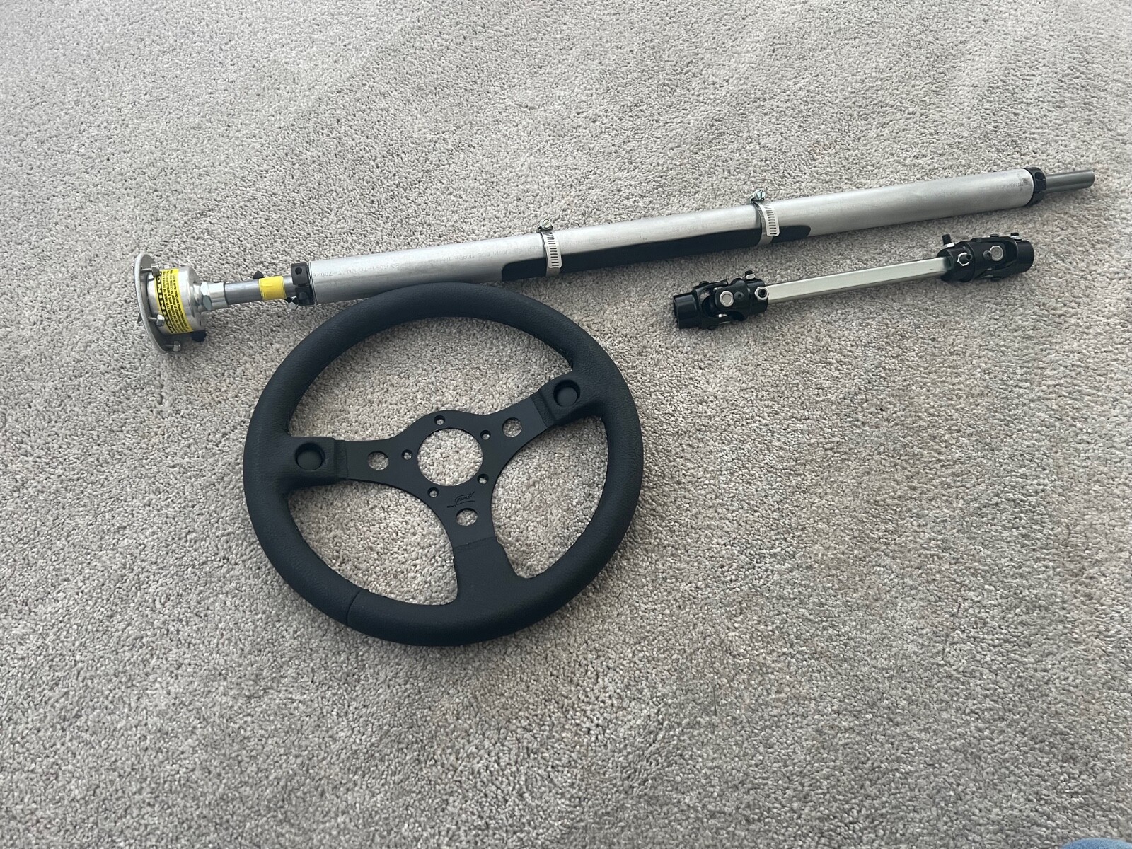 UNIVERSAL  DRAG  RACE  STEERING COLUMN W/MANUAL SHAFT & GRANT 673 WHEEL