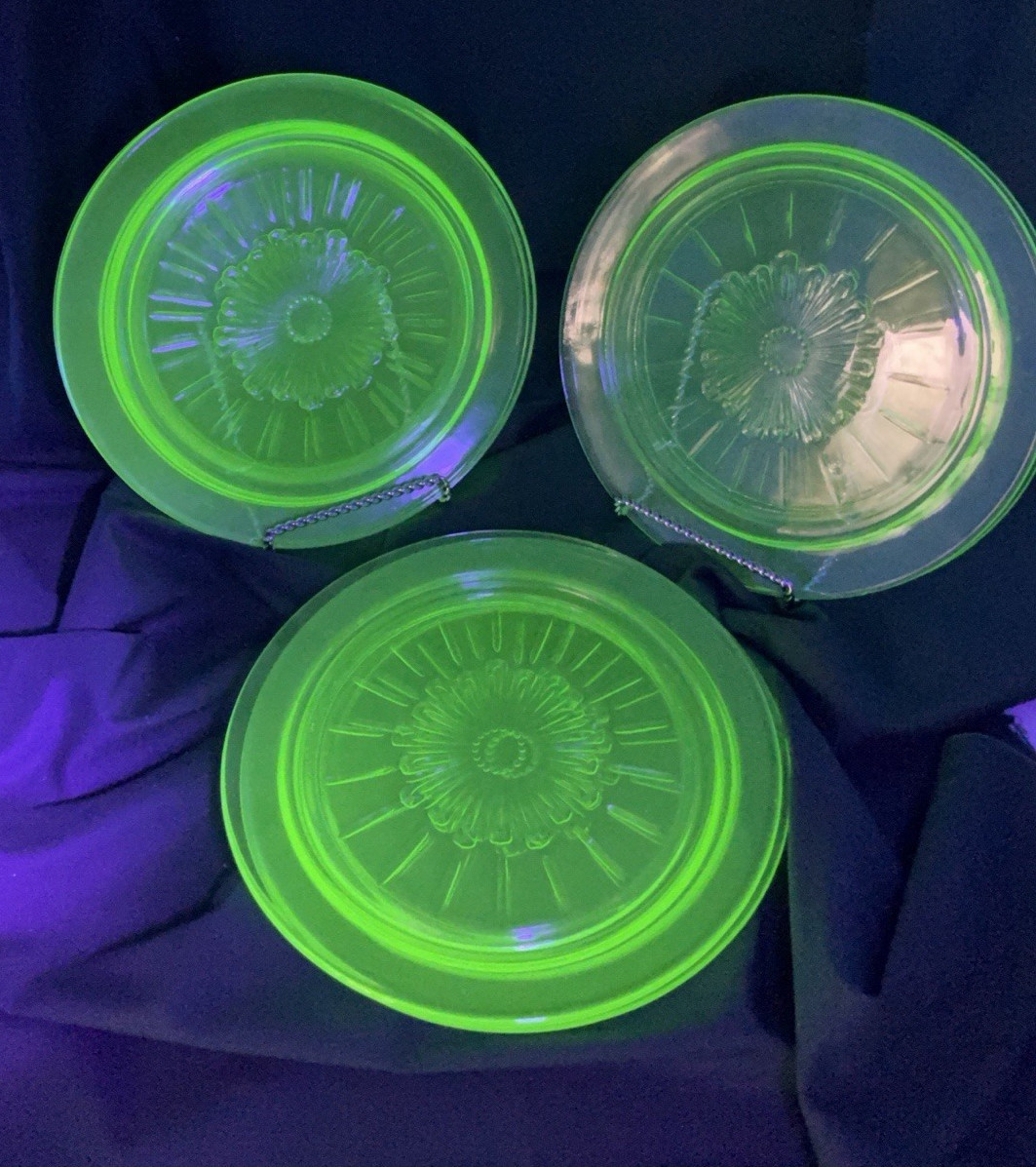 Vtg U.S. Glass Tendril Green Uranium Luncheon Plate 8.25\
