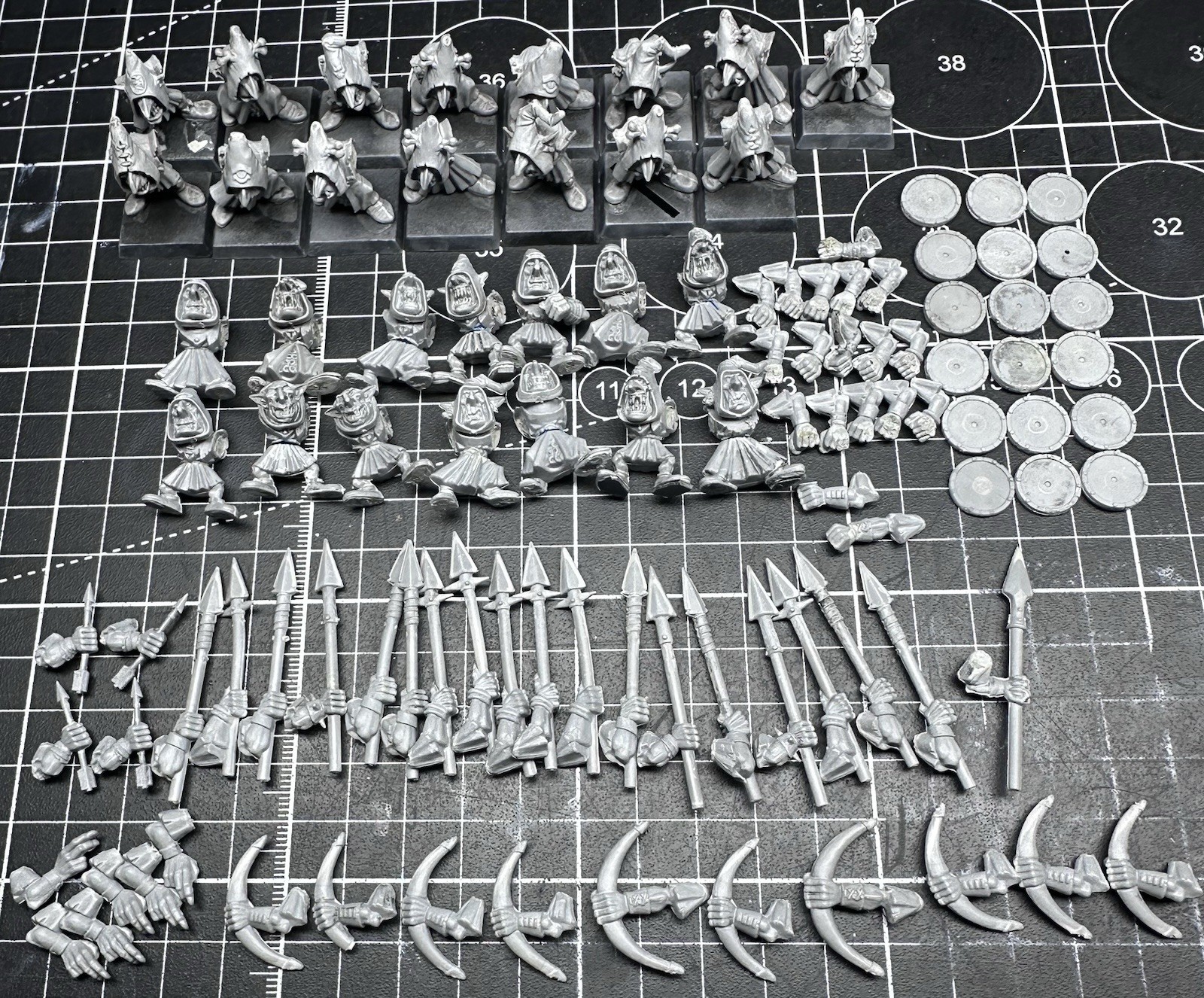 Warhammer Fantasy Orcs & Goblins - Night Goblin Regiment Spears/Bows x29 OOP Warhammer Fantasy Orcs & Goblins - Night Goblin Regiment Spears/Bows x29 OOP