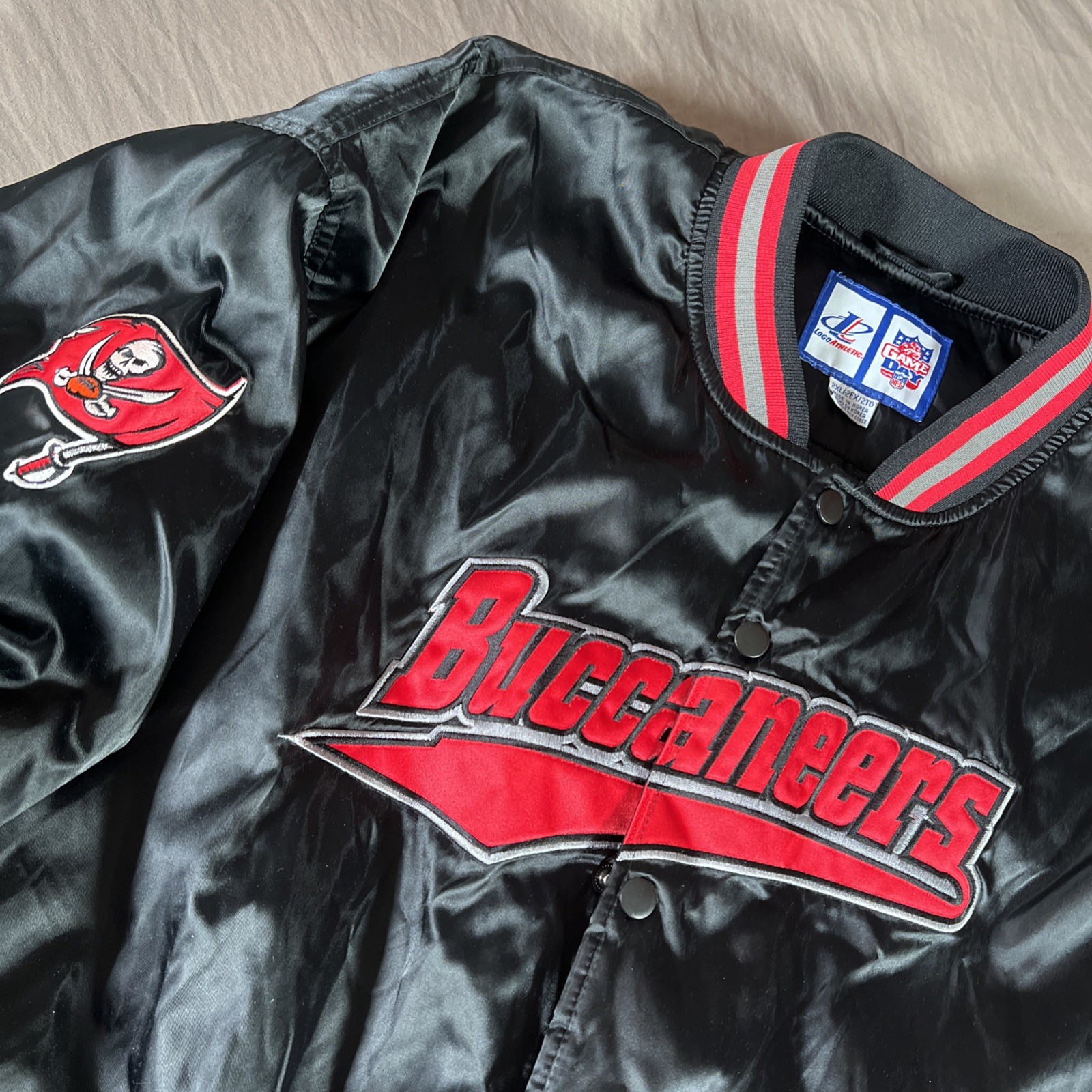 Tampa Bay Buccaneers Vintage Logo Athletic Jacket Size 2XL Padded Bomber WARM