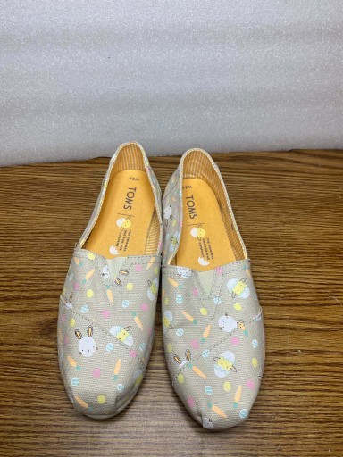 Tom’s Women\'s Bunnies Multicolor Shoes Ortholite Insoles Size 8.5  Slip On 