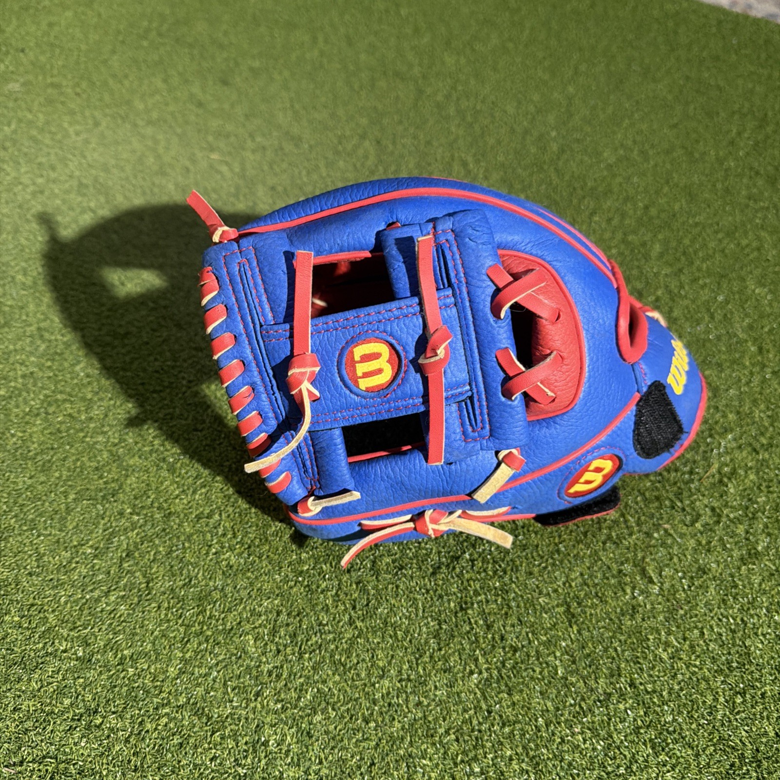 Wilson A200 LH T-Ball 10 Inch Glove Blue And Red, age 2-6 NEW see description Wilson A200 LH T-Ball 10 Inch Glove Blue And Red, age 2-6 NEW see description