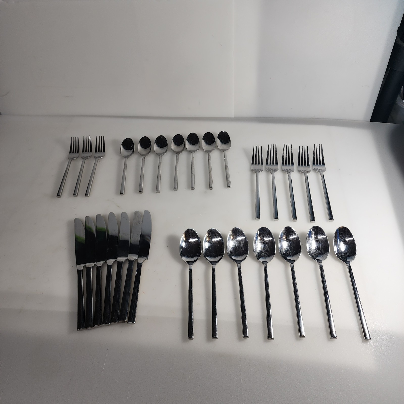 Oneida Diameter Used Replacement Flatware 29 Pieces Oneida Diameter Used Replacement Flatware 29 Pieces