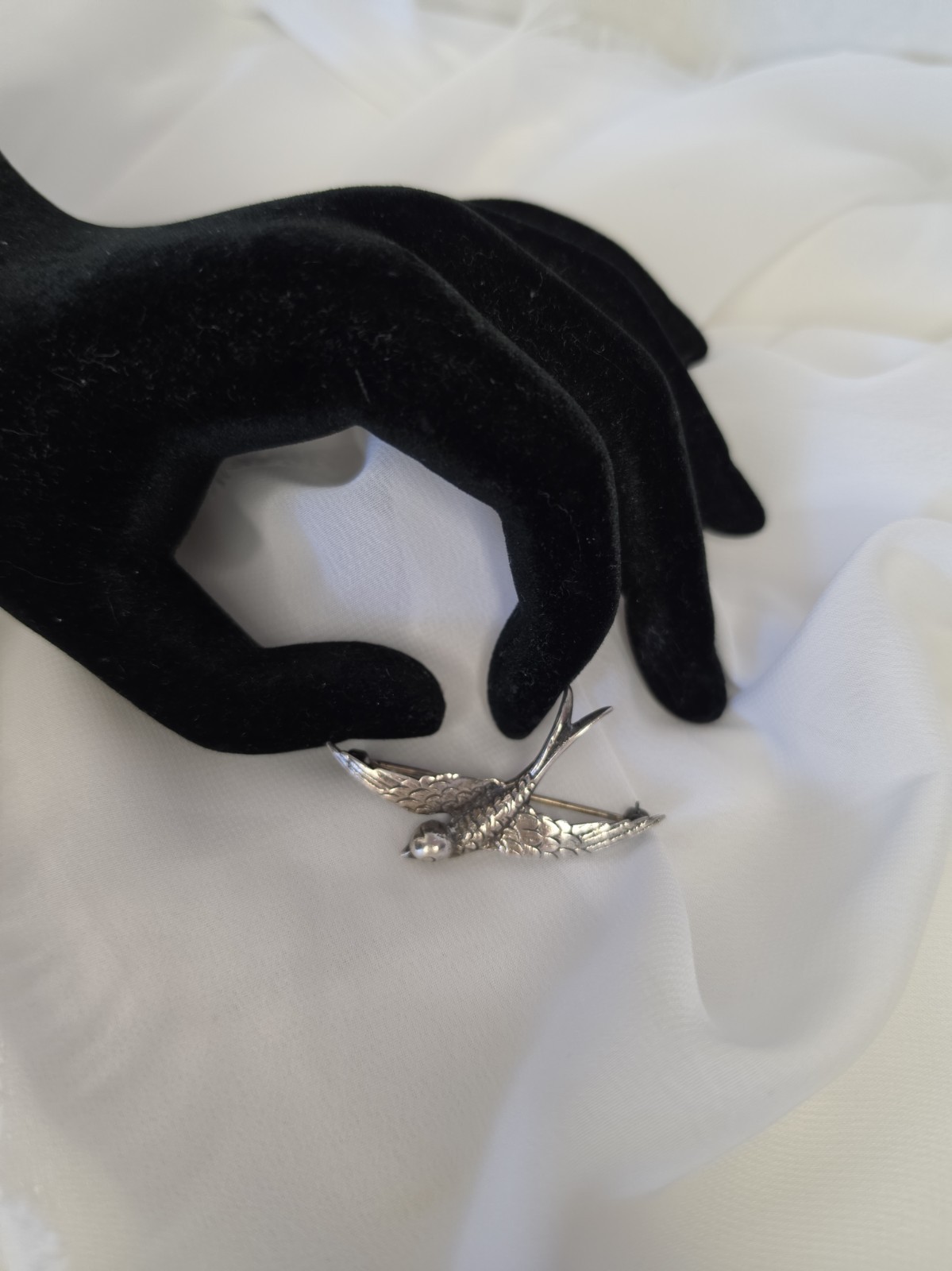 Sterling Silver Swallow Repousse Bird Pin Vintage Brooch - 7.2g Sterling Silver Swallow Repousse Bird Pin Vintage Brooch - 7.2g