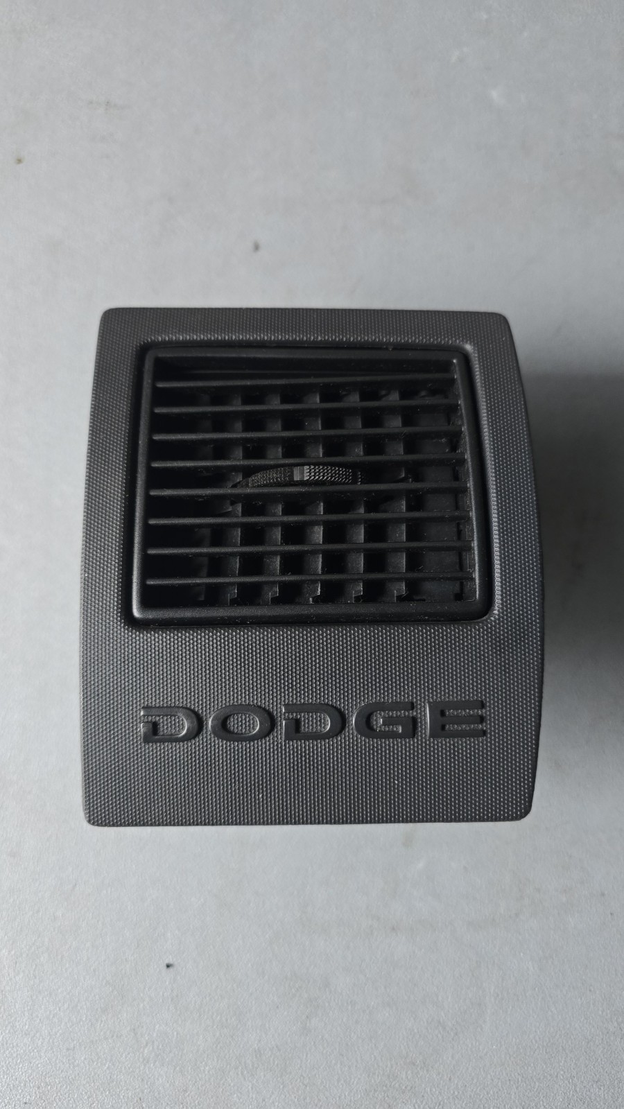 2005-2007 Dodge Magnum Passenger Right Dash Air Vent Bezel OEM 2005-2007 Dodge Magnum Passenger Right Dash Air Vent Bezel OEM