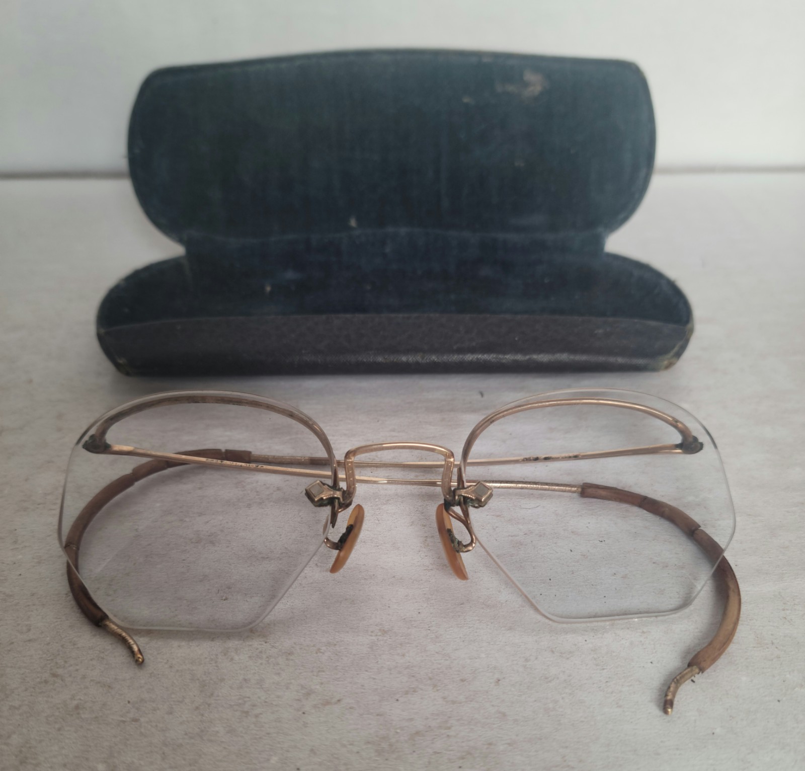 Antique Durex(Shuron/Bausch And Lomb?) 1/10 12 Kt GF Wire Rim Eyeglasses. Cute Antique Durex(Shuron/Bausch And Lomb?) 1/10 12 Kt GF Wire Rim Eyeglasses. Cute