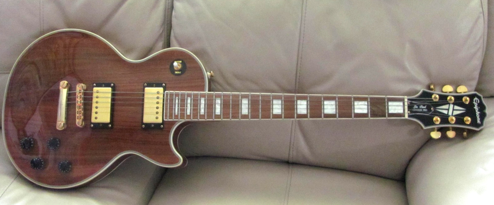 Epiphone Limited Edition Les Paul Custom Pro Electric Guitar Epiphone Limited Edition Les Paul Custom Pro Electric Guitar