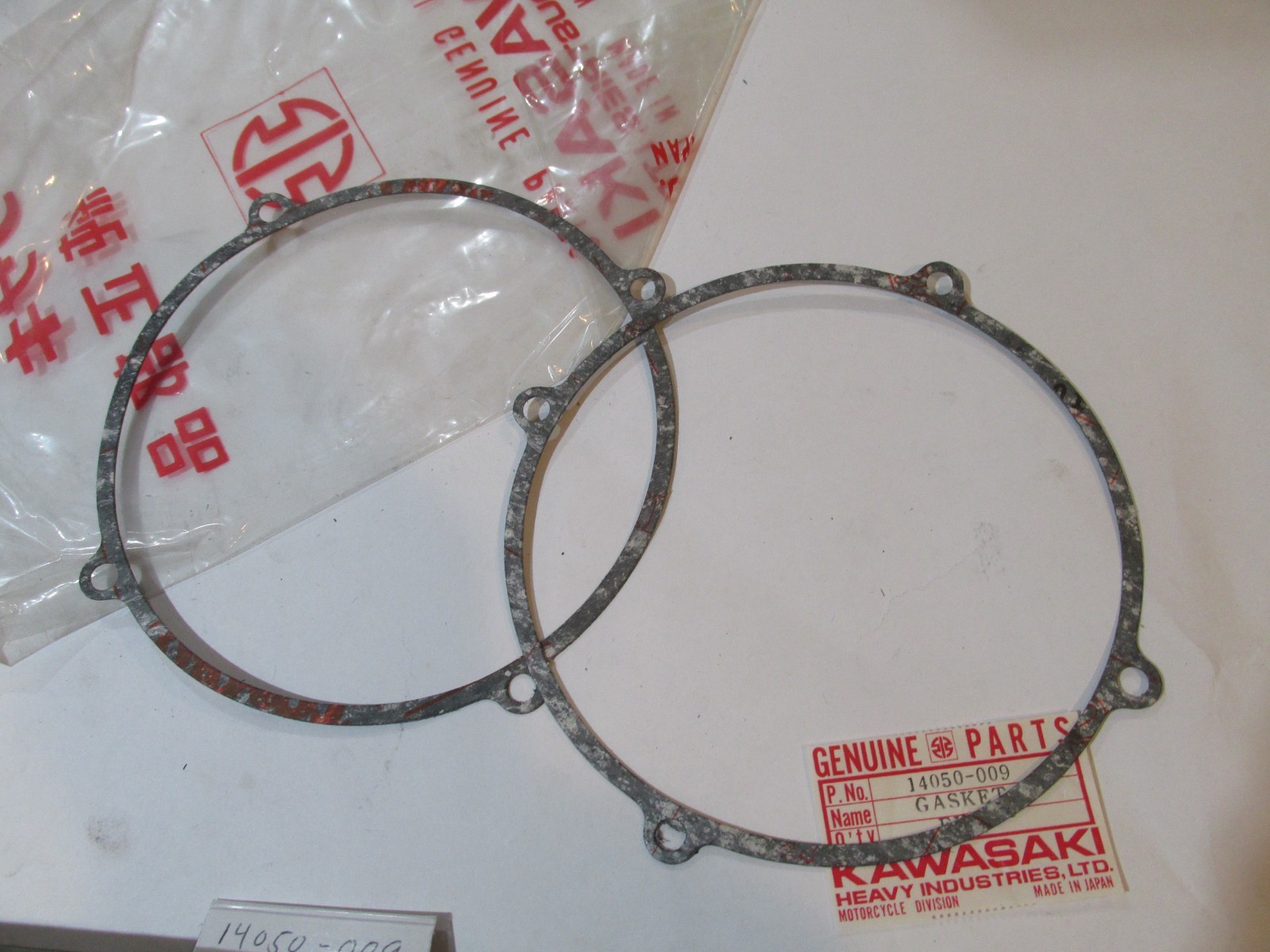 NOS NEW OEM FACTORY KAWASAKI S1 S3 KH250 POINT CAP GASKET 14050-009 SOLD AS 2 NOS NEW OEM FACTORY KAWASAKI S1 S3 KH250 POINT CAP GASKET 14050-009 SOLD AS 2