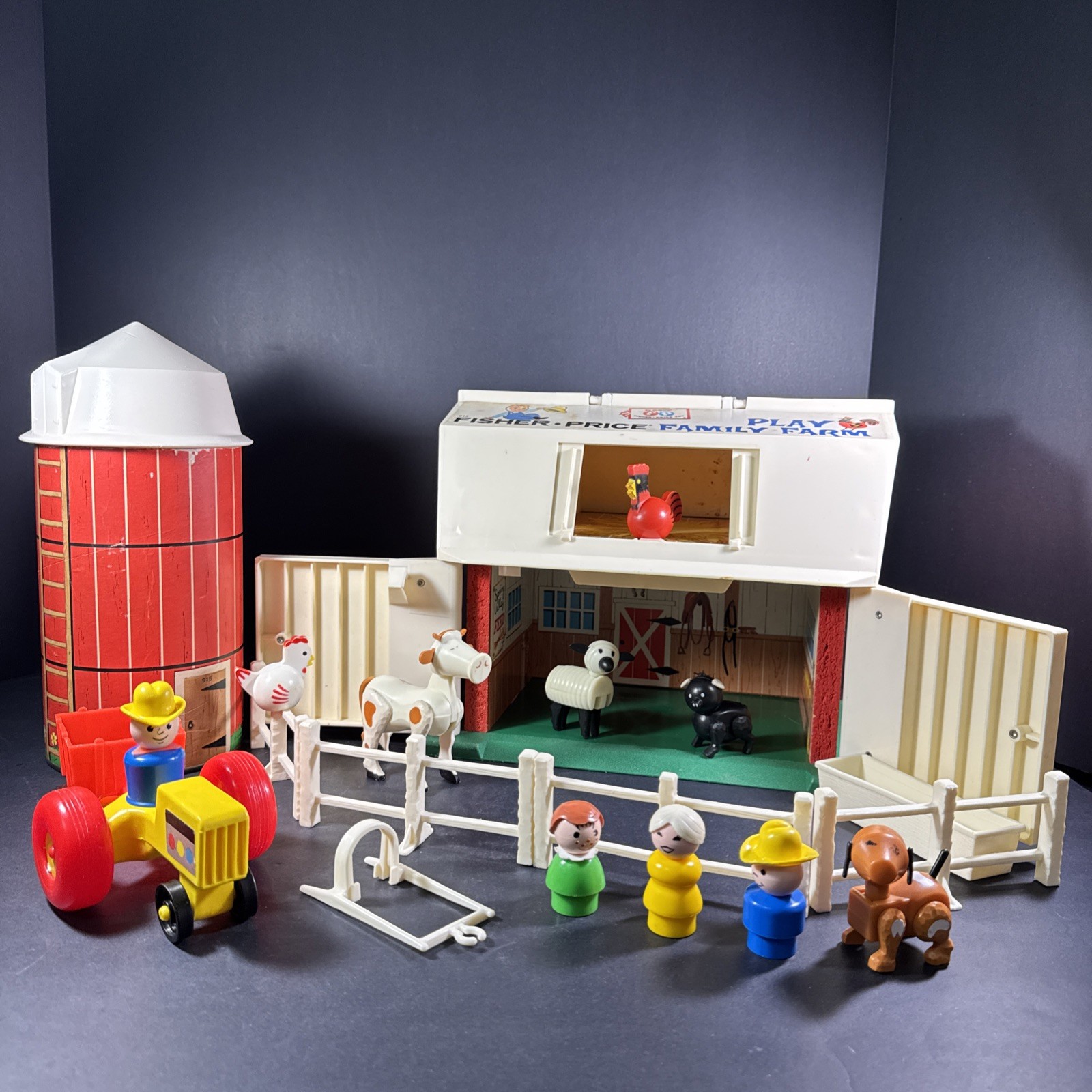 Vintage Fisher Price Play Family Farm Play Set 915 Barn Silo Tractor Animals Pen