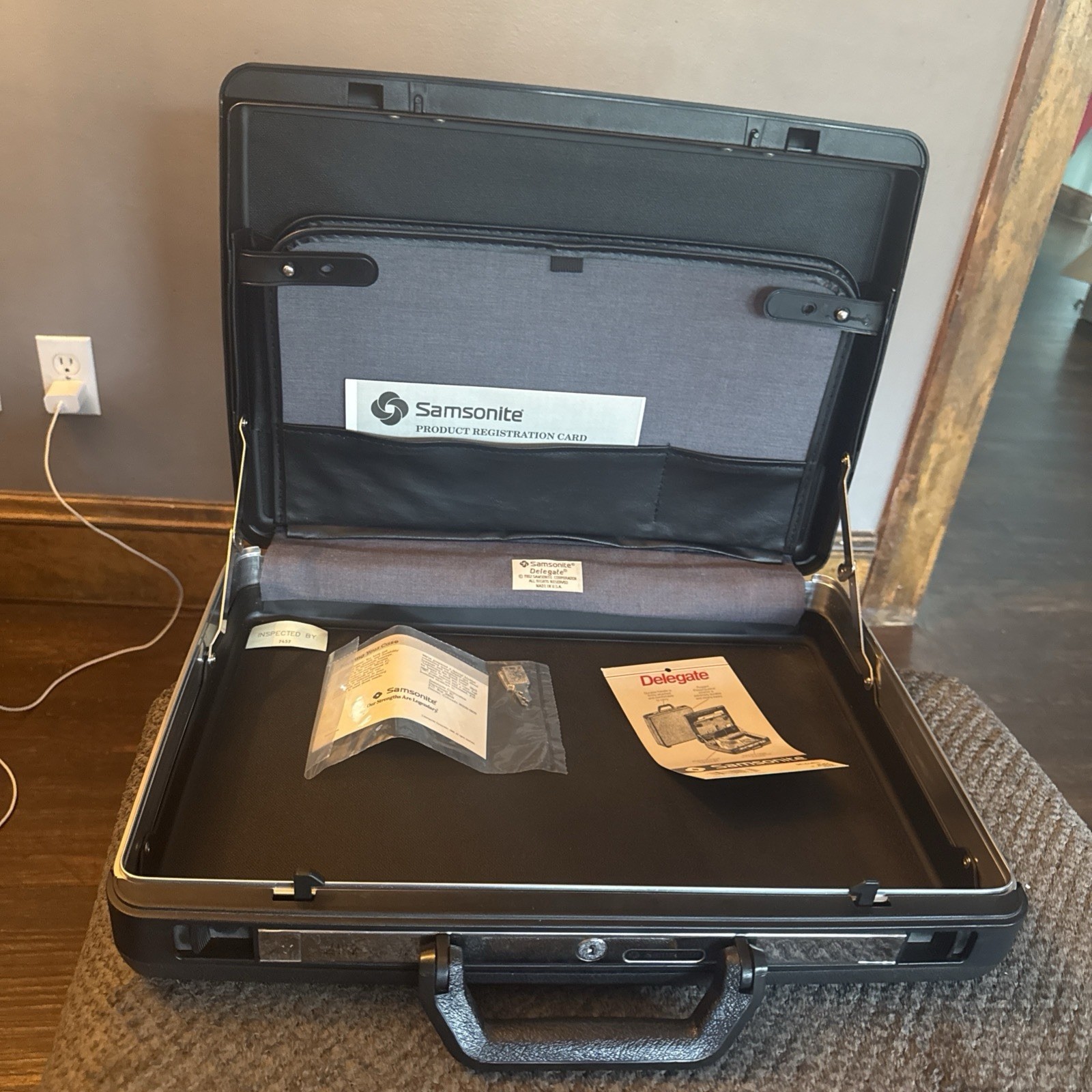 Vintage 1982 Samsonite Delegate Hard Shell Briefcase Black NOS w/ Keys, Tags Vintage 1982 Samsonite Delegate Hard Shell Briefcase Black NOS w/ Keys, Tags