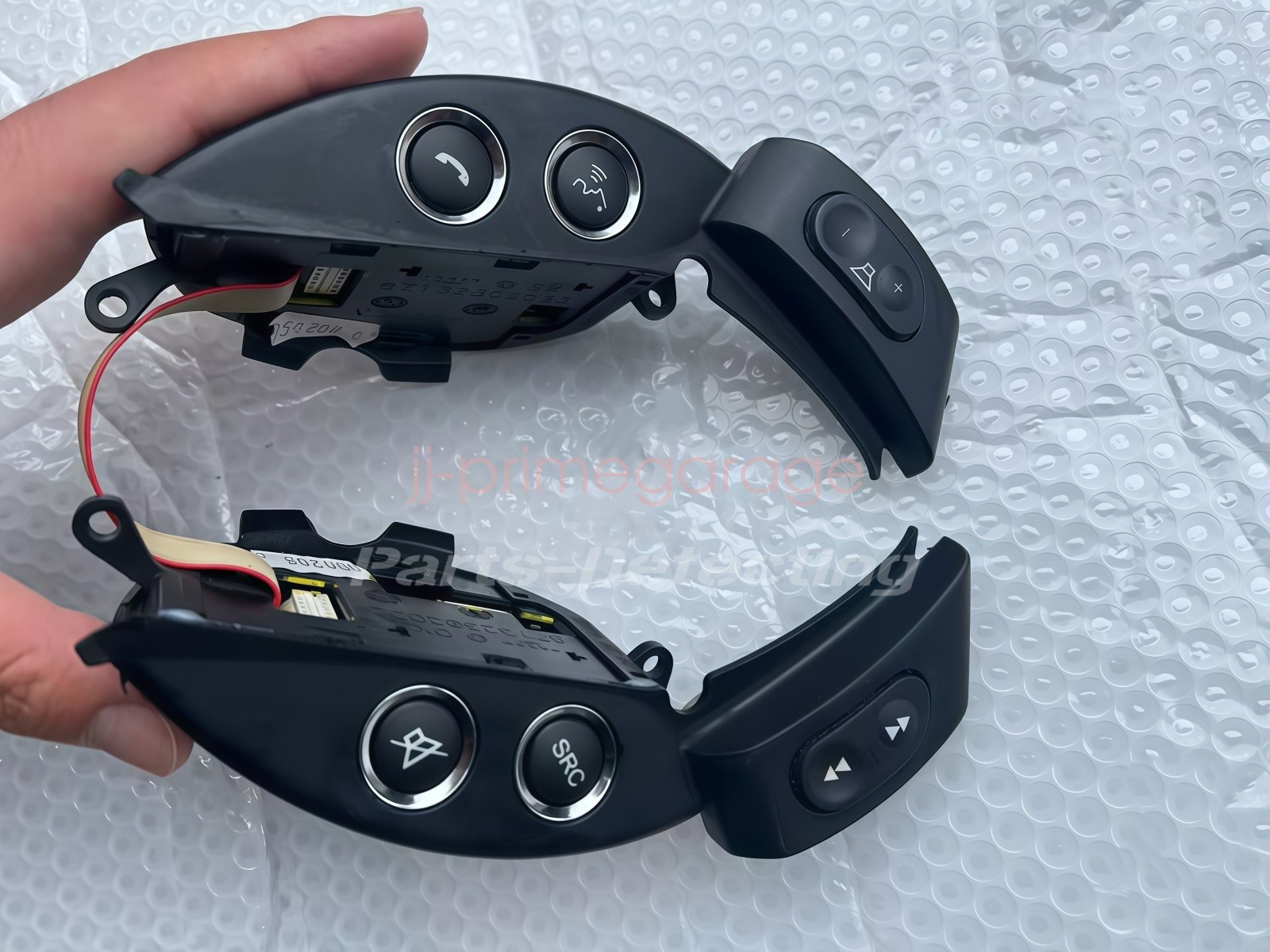 Left & Right Steering Wheel Button Switch For 04-19 Maserati GranTurismo M145》