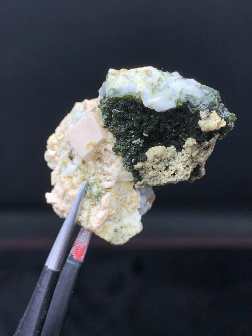 Natural Epidote Crystal from kharan district,Baluchistan province, Pakistan / 20 Natural Epidote Crystal from kharan district,Baluchistan province, Pakistan / 20