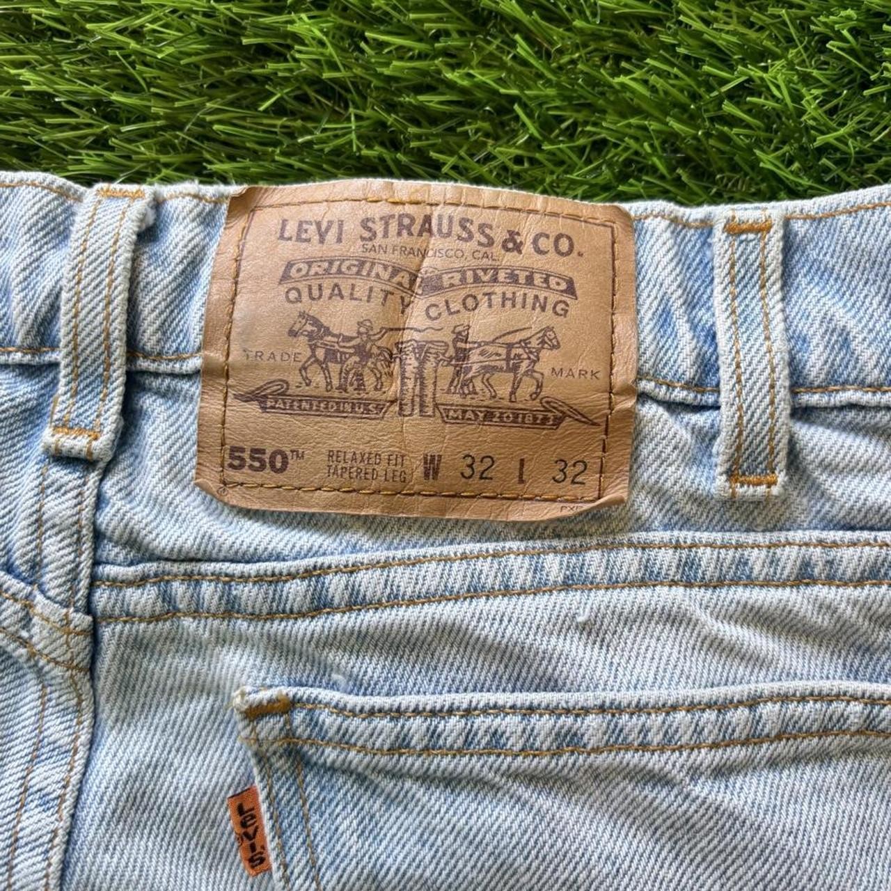Vintage 90s Levi’s 550 Orange Tab Relaxed Fit Tapered Light Wash Jeans 32x32 Vintage 90s Levi’s 550 Orange Tab Relaxed Fit Tapered Light Wash Jeans 32x32
