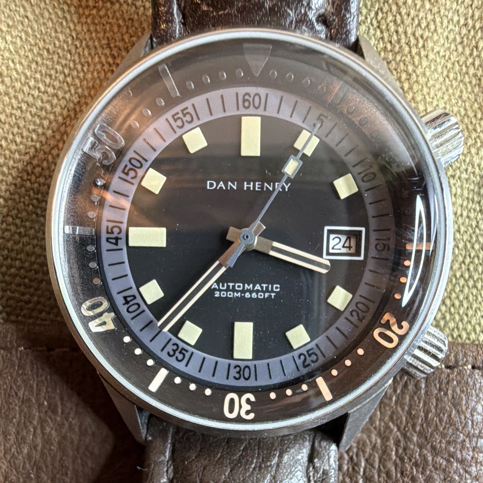 Dan Henry 1970 Automatic Diver 200m Black Dial Date Brown Leather Strap Box