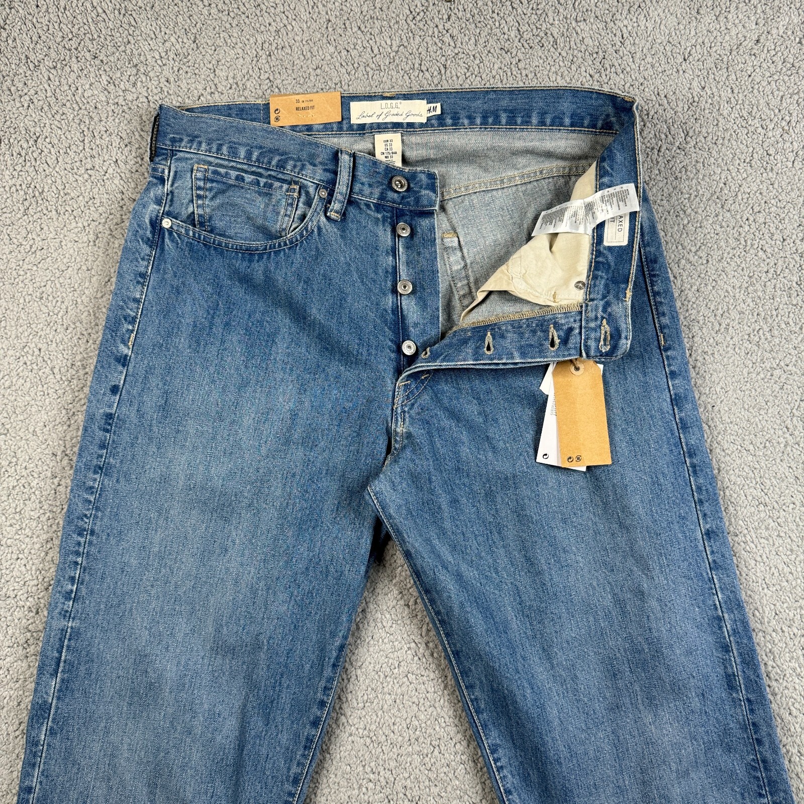 H&M Jeans Mens Size 33x33 Medium Wash Relaxed Fit 100% Cotton Button Fly NWT H&M Jeans Mens Size 33x33 Medium Wash Relaxed Fit 100% Cotton Button Fly NWT