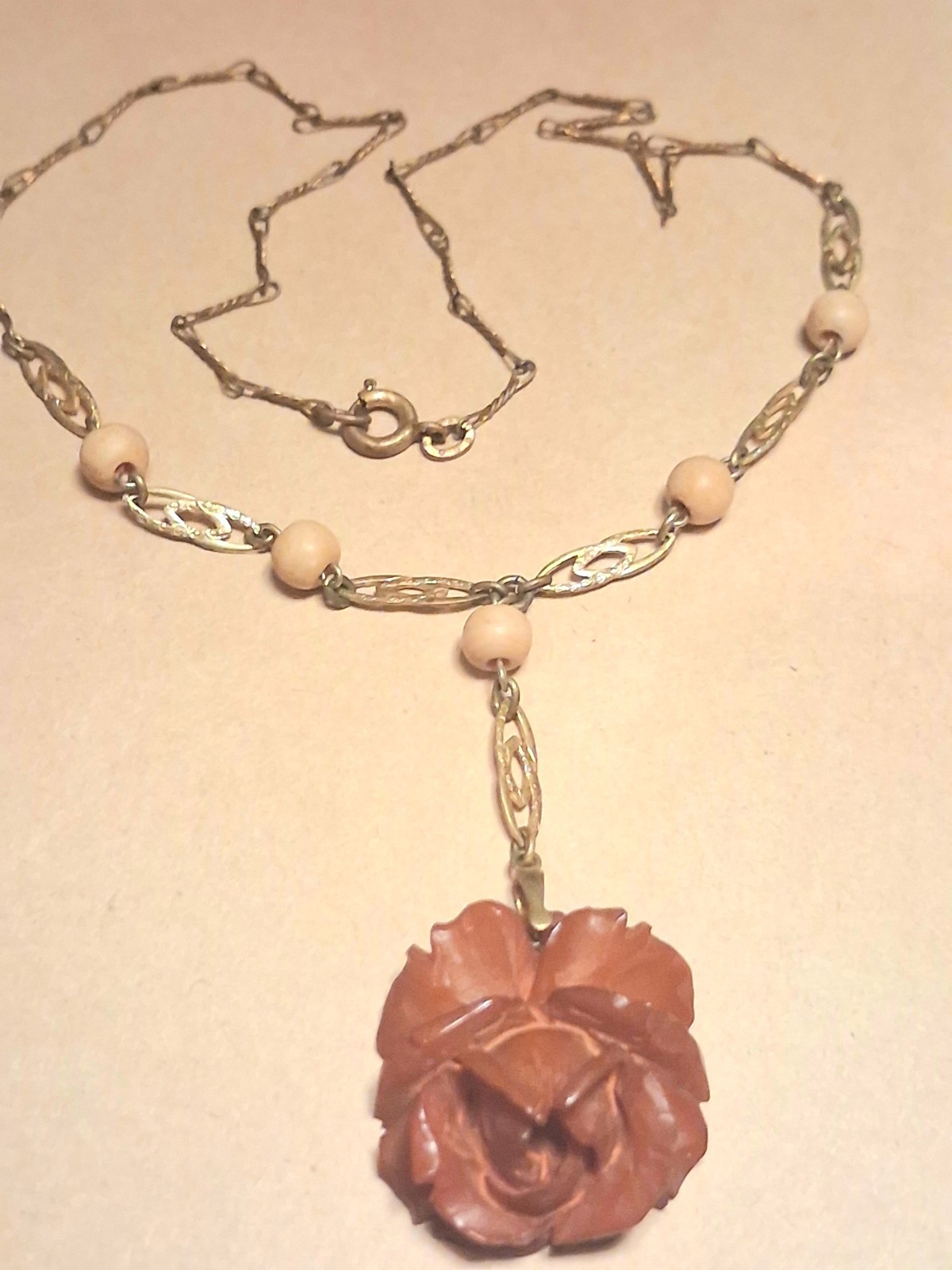Old ANTIQUE Vintage ROCKABILLY Rose Carved Bakelite NECKLACE From The 30s 40s Old ANTIQUE Vintage ROCKABILLY Rose Carved Bakelite NECKLACE From The 30s 40s