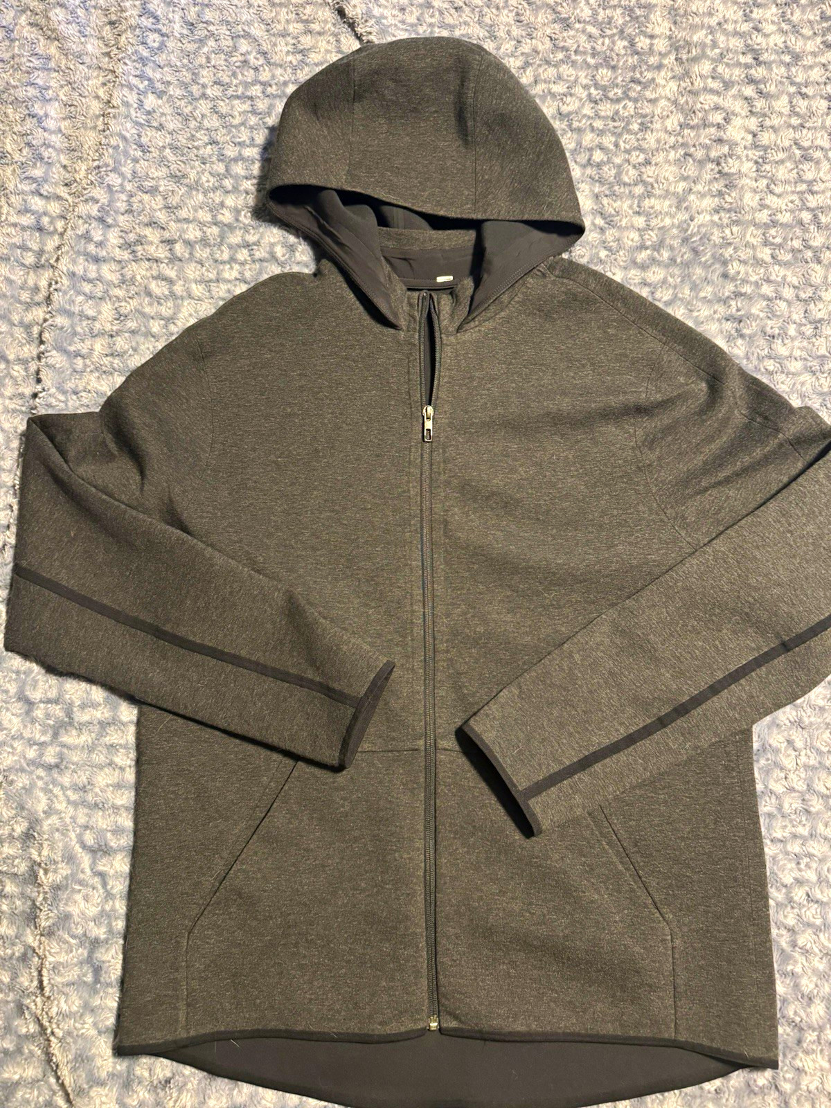 Lululemon Men’s Gray Full Zip Hooded Hoodie Solid Pockets Long Sleeve Lululemon Men’s Gray Full Zip Hooded Hoodie Solid Pockets Long Sleeve