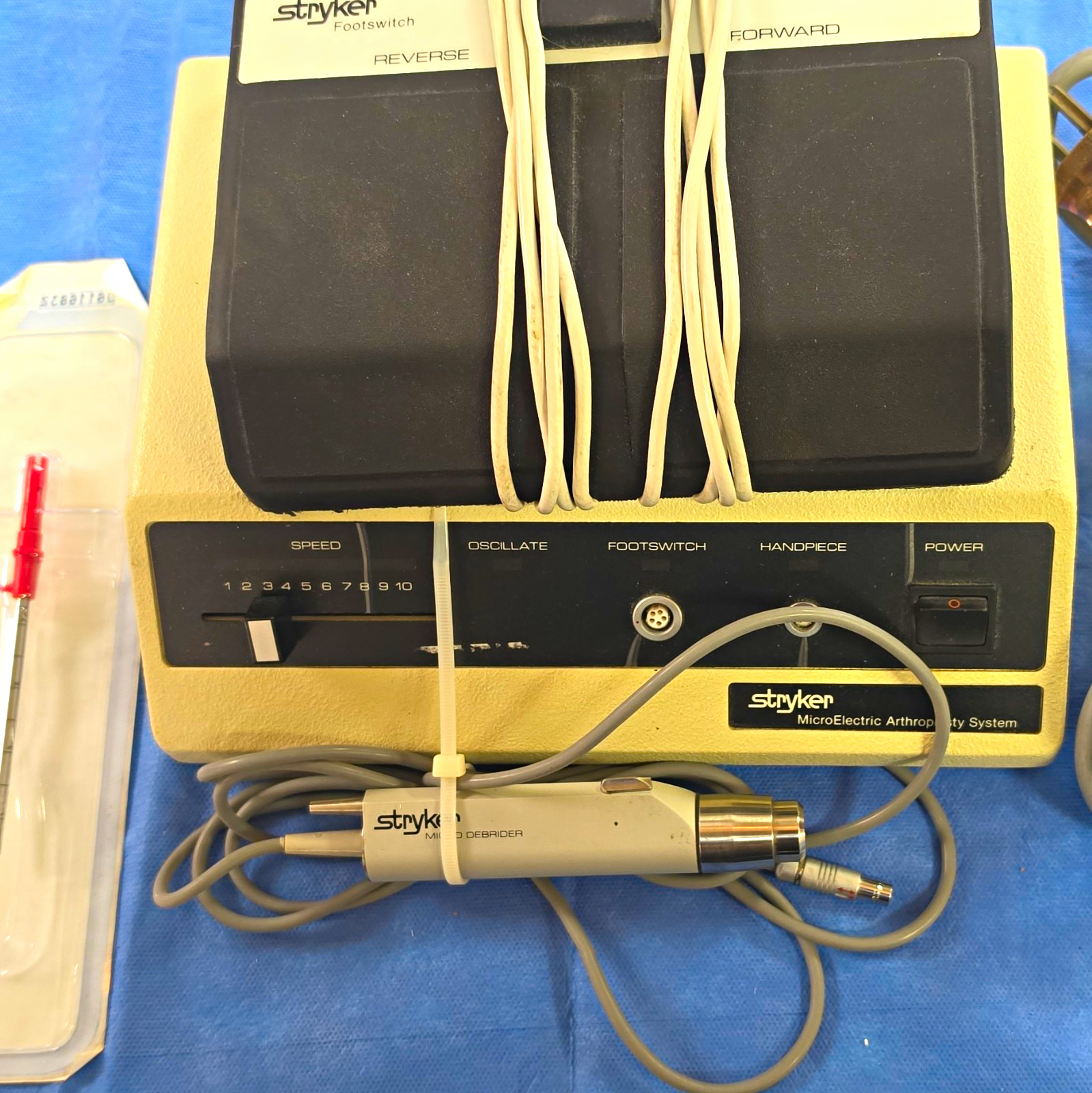 Stryker Microelectric Arthroscopy System Control Unit w/ Footswitch & Handpiece Stryker Microelectric Arthroscopy System Control Unit w/ Footswitch & Handpiece