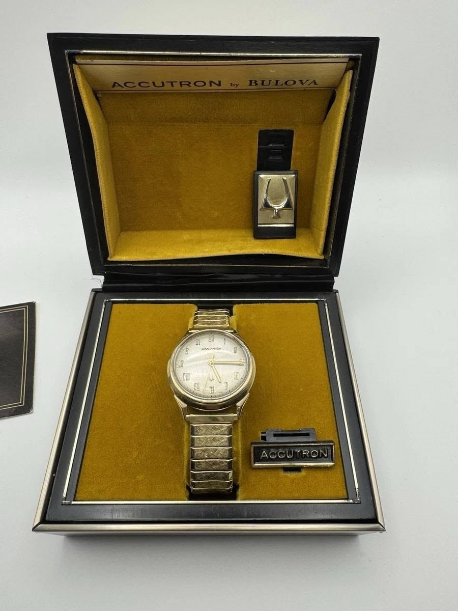 Vintage 1969 Bulova Accutron 214 – 10K Gold-Filled Bezel -Keeping accurate time Vintage 1969 Bulova Accutron 214 – 10K Gold-Filled Bezel -Keeping accurate time