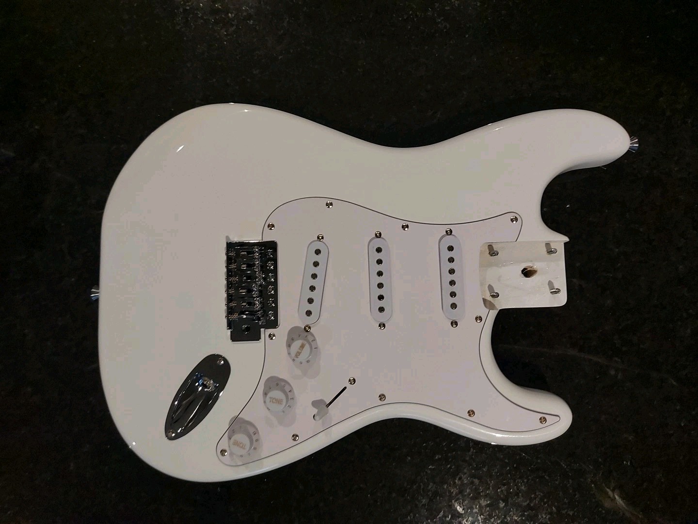 NEW LOADED STRAT BODY STRATOCASTER WHITE W/ WHITE PICKGUARD. FAST SHIPPING NICE
