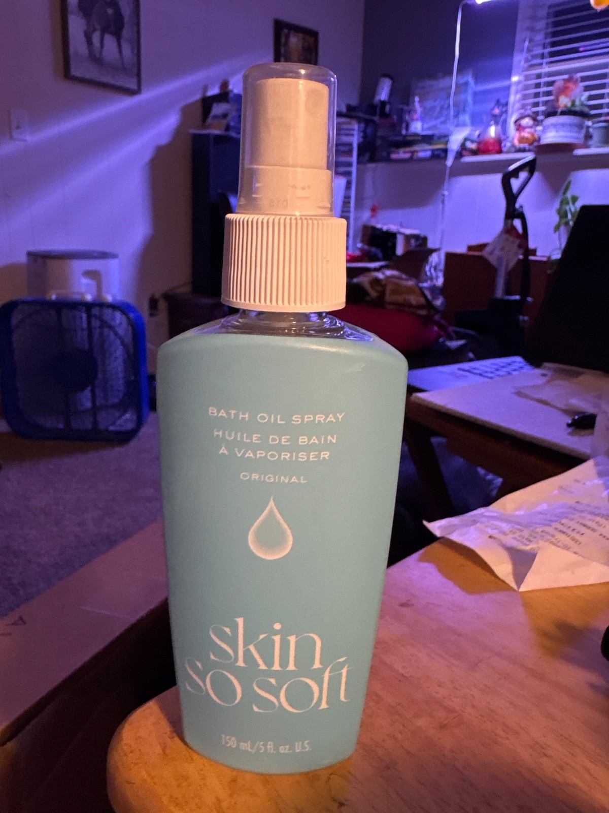Avon Skin So Soft Original Bath Oil Spray - 5oz. Avon Skin So Soft Original Bath Oil Spray - 5oz.