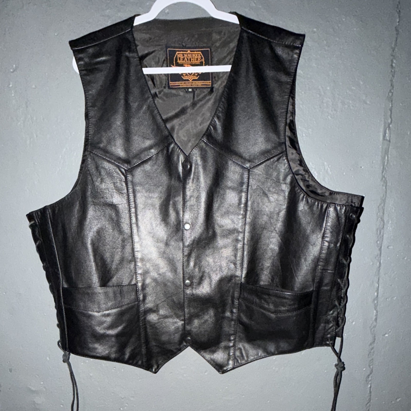 Milwaukee Leather Motorcycle Riding Vest Size 56 (5XL). Used Like New See Pics Milwaukee Leather Motorcycle Riding Vest Size 56 (5XL). Used Like New See Pics