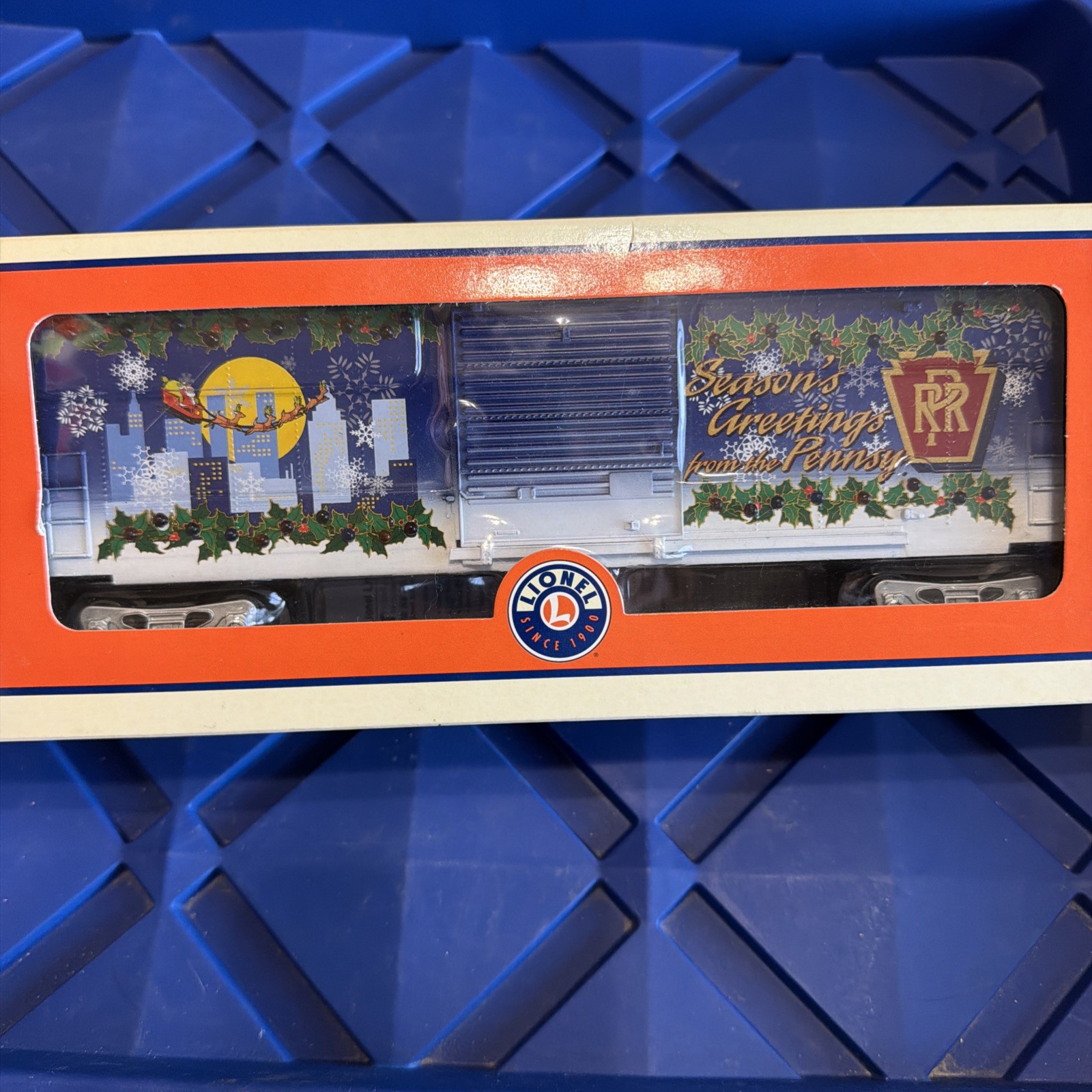 Lionel 6-29306 Pennsylvania Hi-Cube Lighted Garland Boxcar - Lionel 6-29306 Pennsylvania Hi-Cube Lighted Garland Boxcar -