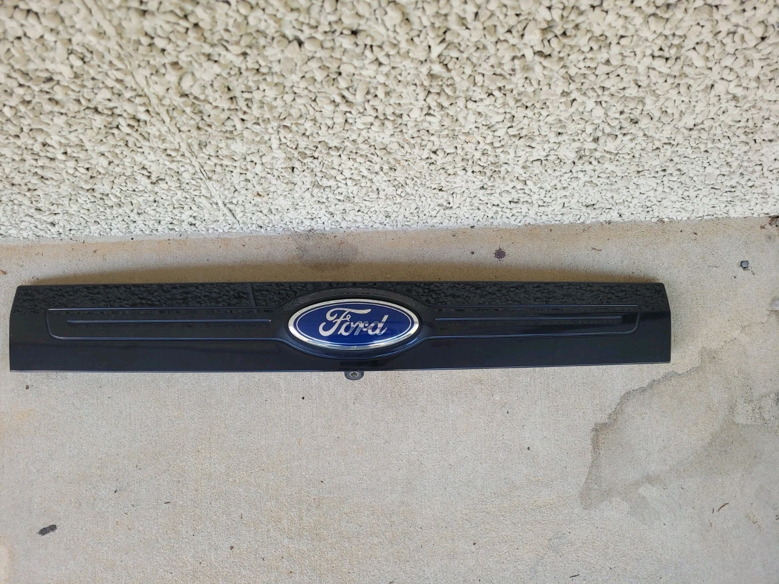 2011-14 Ford Edge Tailgate Moulding Panel Trim With Camera OEM 2011-14 Ford Edge Tailgate Moulding Panel Trim With Camera OEM