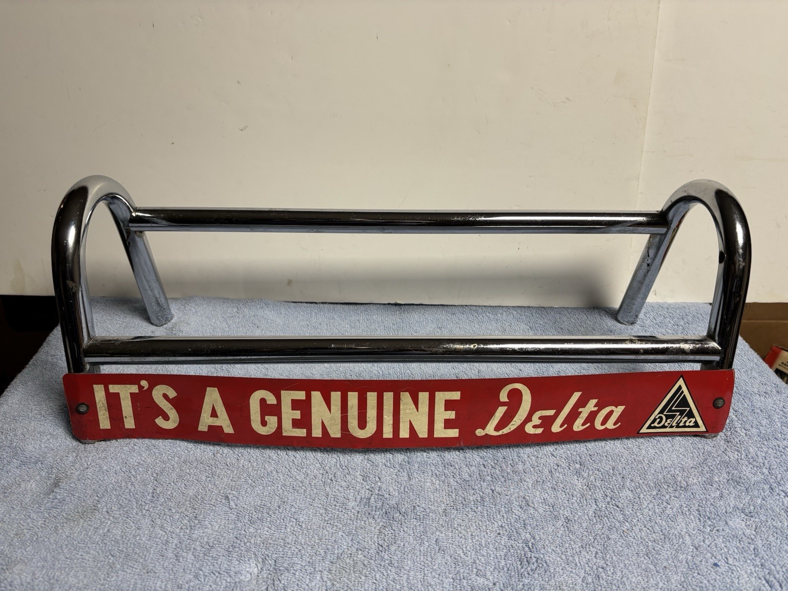 VINTAGE ORIGINAL 1950'S DELTA HEADLIGHT / HORN CHROME DISPLAY STAND VINTAGE ORIGINAL 1950'S DELTA HEADLIGHT / HORN CHROME DISPLAY STAND