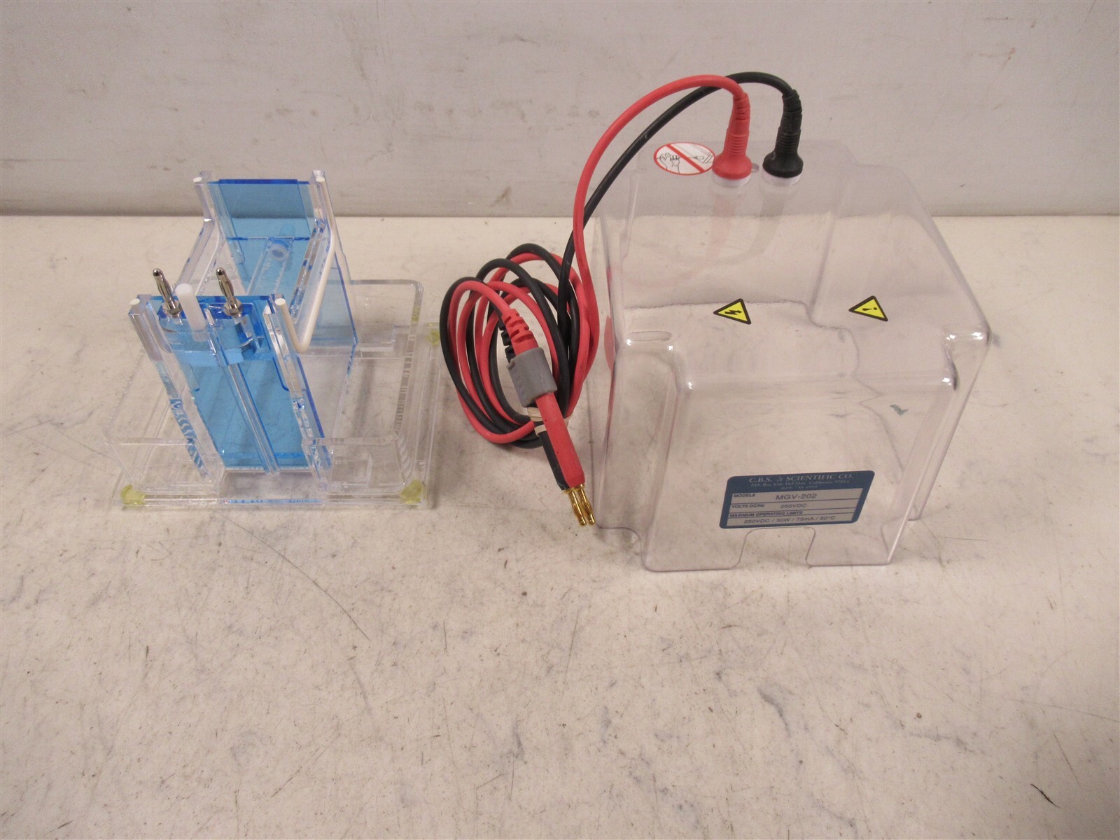 C.B.S. Scientific MGV-202 Mini Vertical Gel Electrophoresis Cell with Probes NOS C.B.S. Scientific MGV-202 Mini Vertical Gel Electrophoresis Cell with Probes NOS
