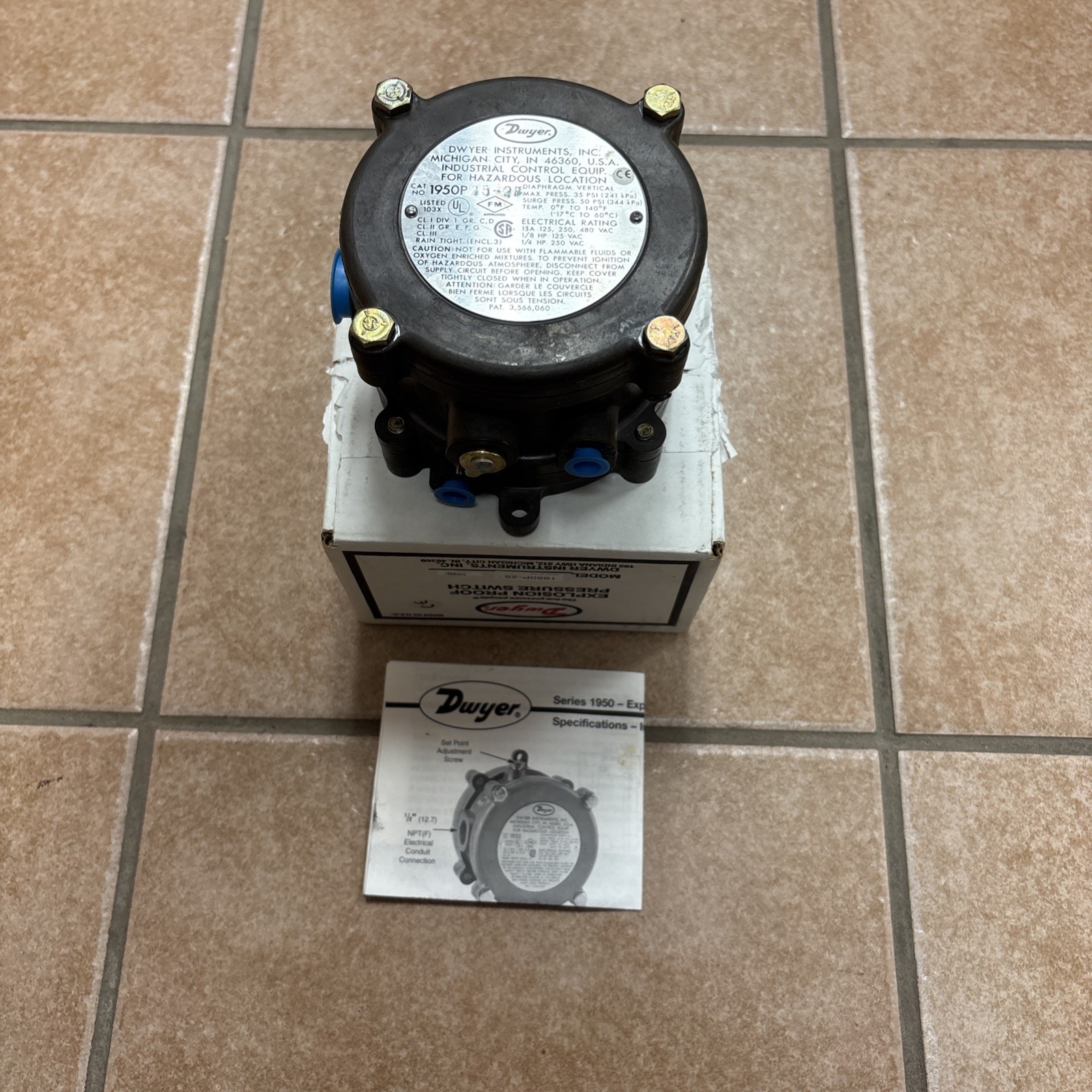 Dwyer 1950-20-2F Explosion-Proof Pressure Switch New Open Box Made In The USA Dwyer 1950-20-2F Explosion-Proof Pressure Switch New Open Box Made In The USA