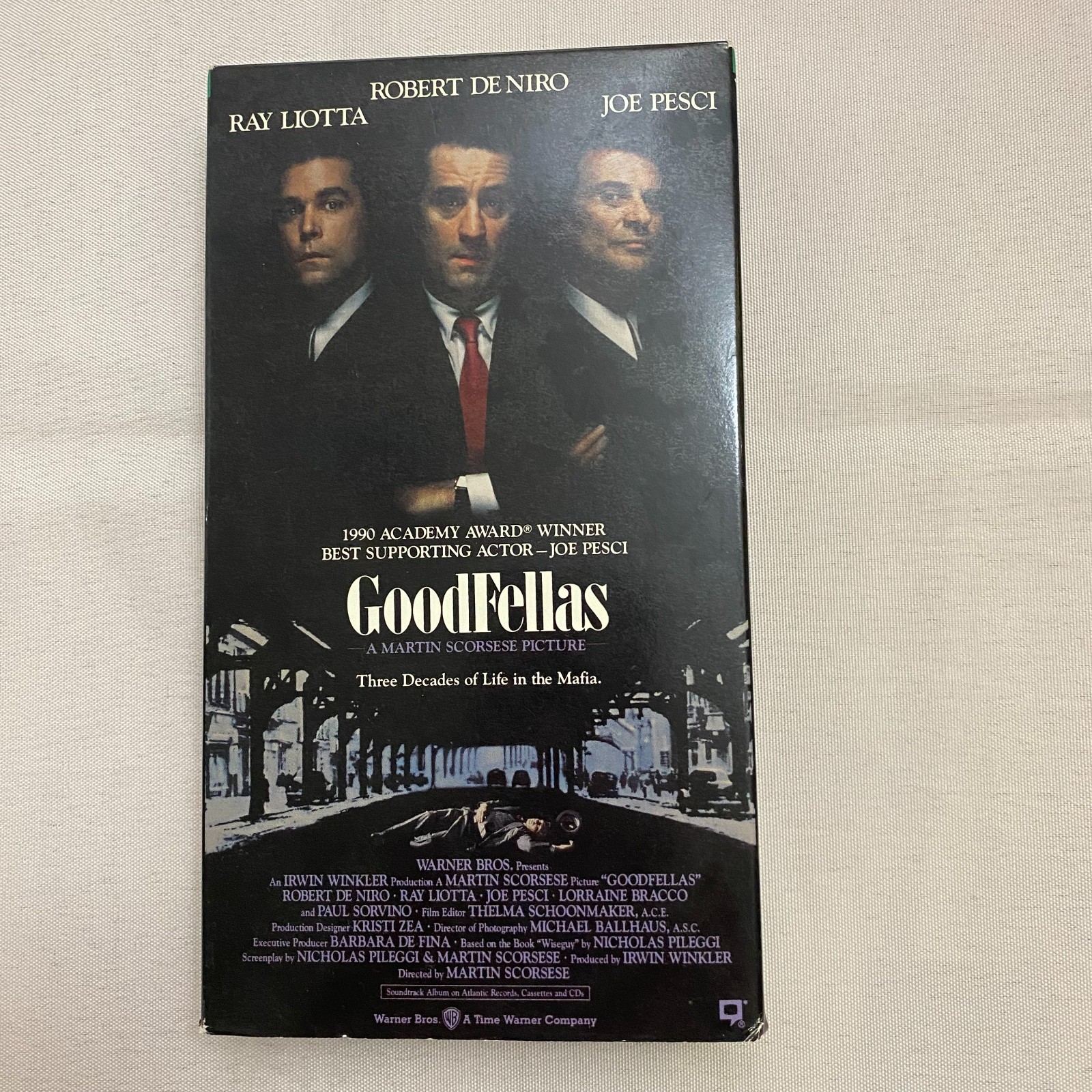 Goodfellas (1990) VHS Movie - Starring Ray Liotta, Joe Pesci, Robert De Niro Goodfellas (1990) VHS Movie - Starring Ray Liotta, Joe Pesci, Robert De Niro